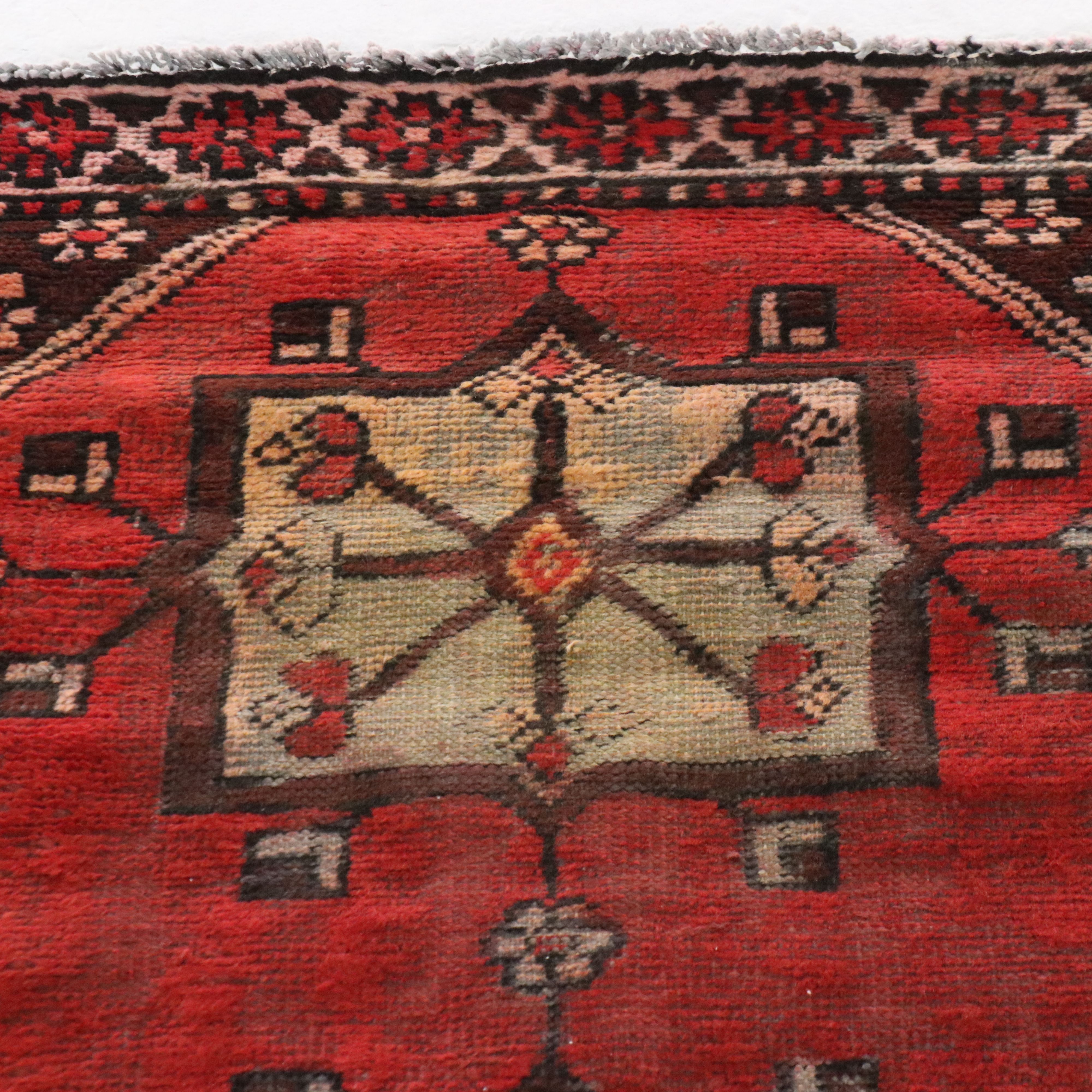 3'4 x 6' Hand-Knotted Persian Shiraz Area Rug