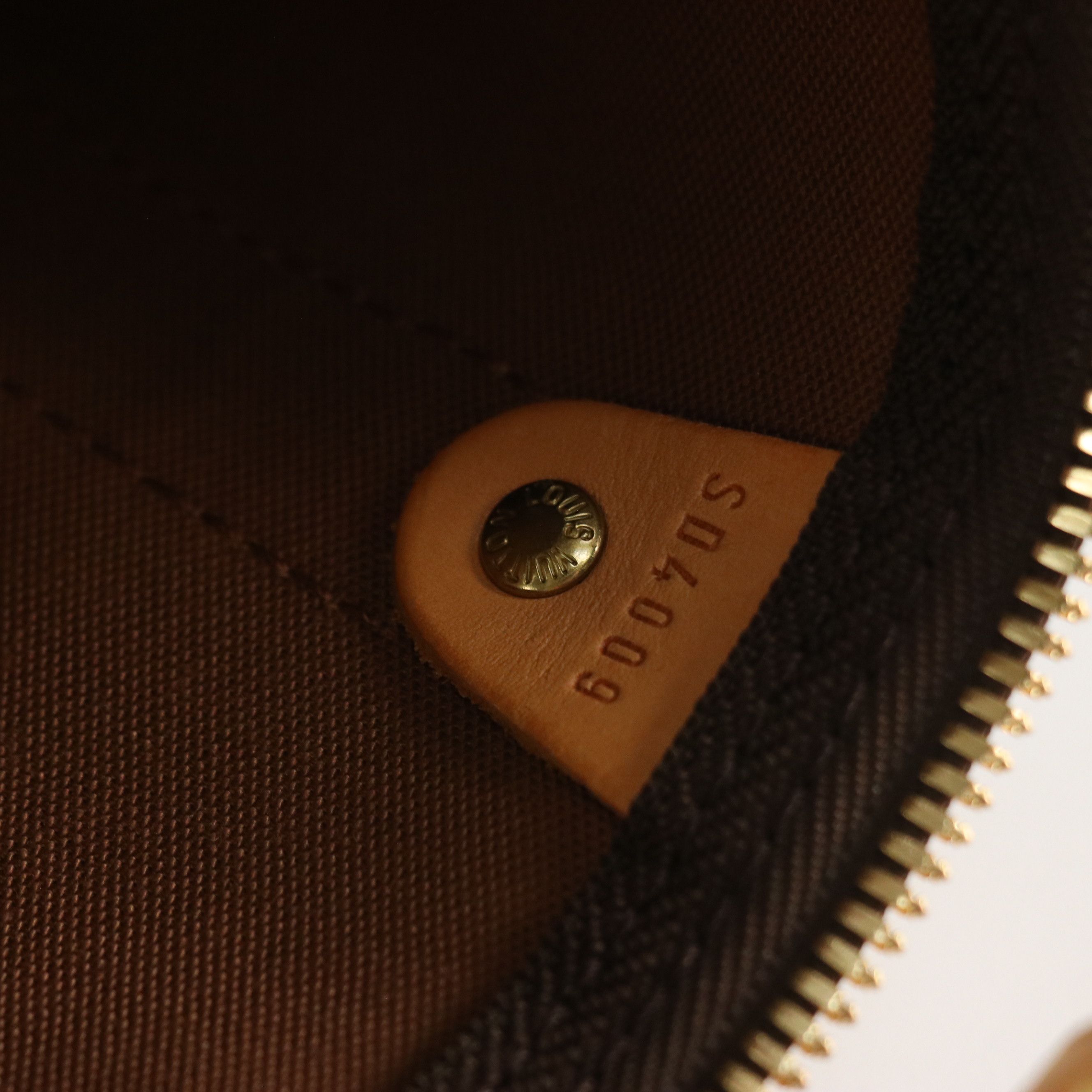 Louis Vuitton Keepall 55 Bandoulière in Monogram Canvas and Vachetta Leather