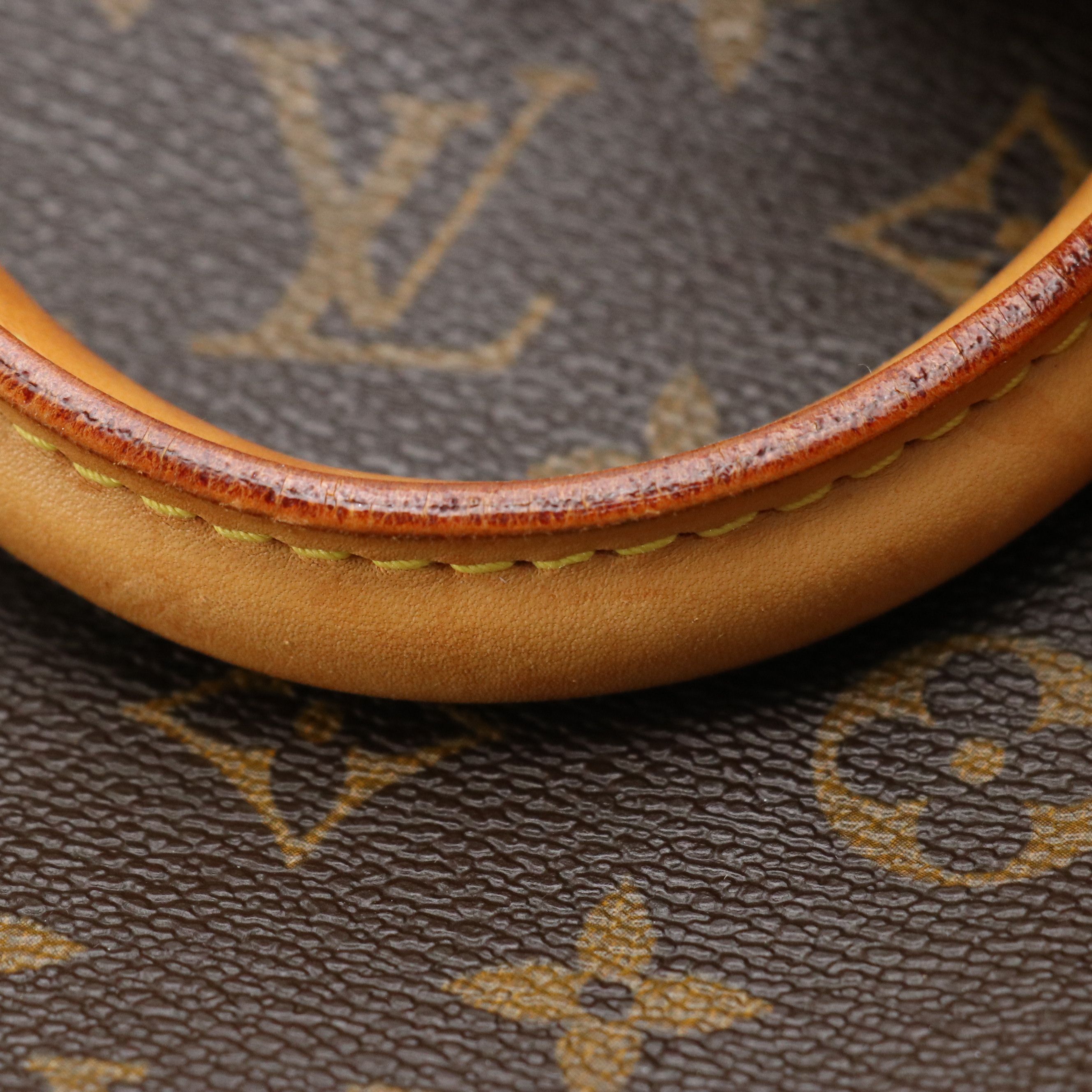 Louis Vuitton Keepall 55 Bandoulière in Monogram Canvas and Vachetta Leather
