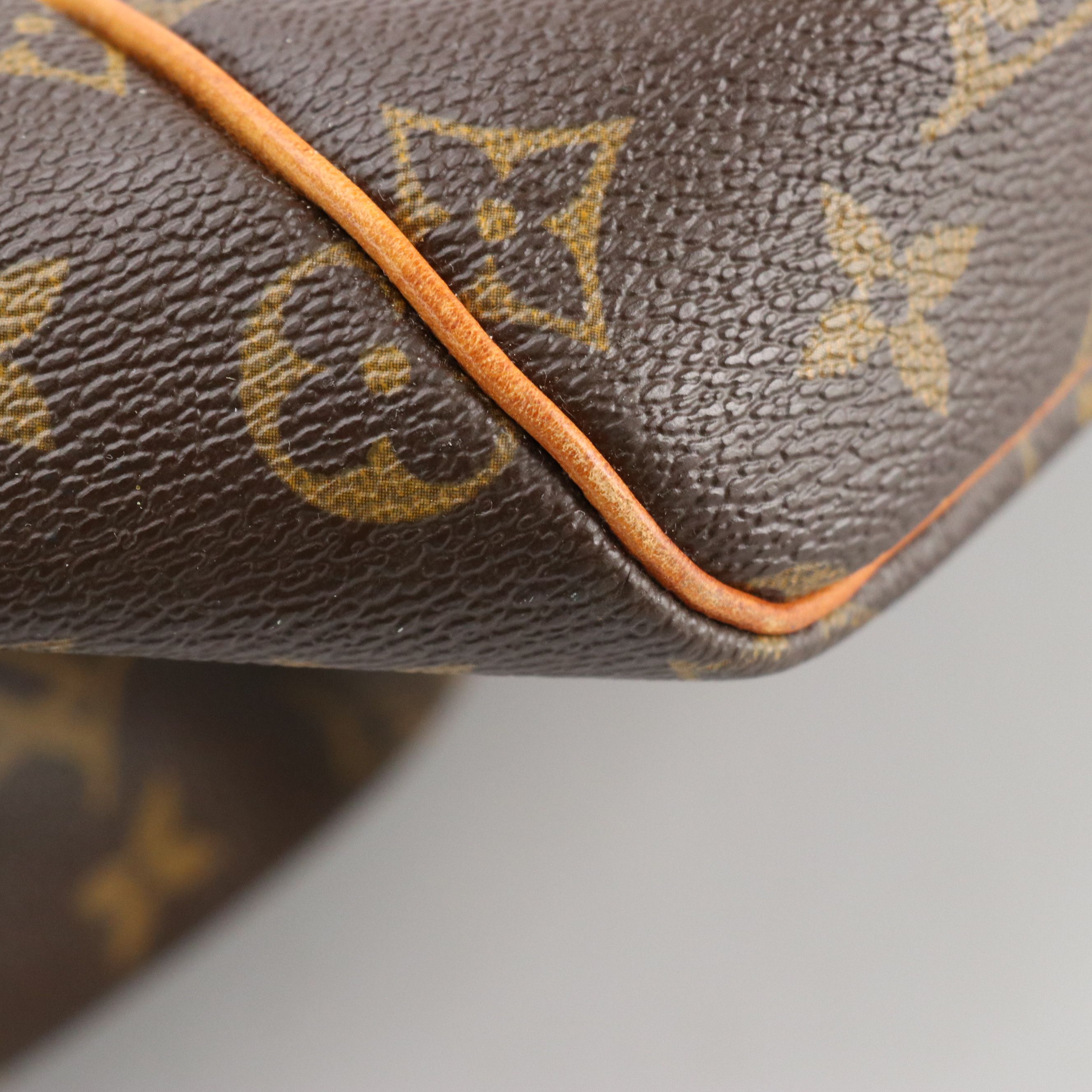 Louis Vuitton Keepall 55 Bandoulière in Monogram Canvas and Vachetta Leather