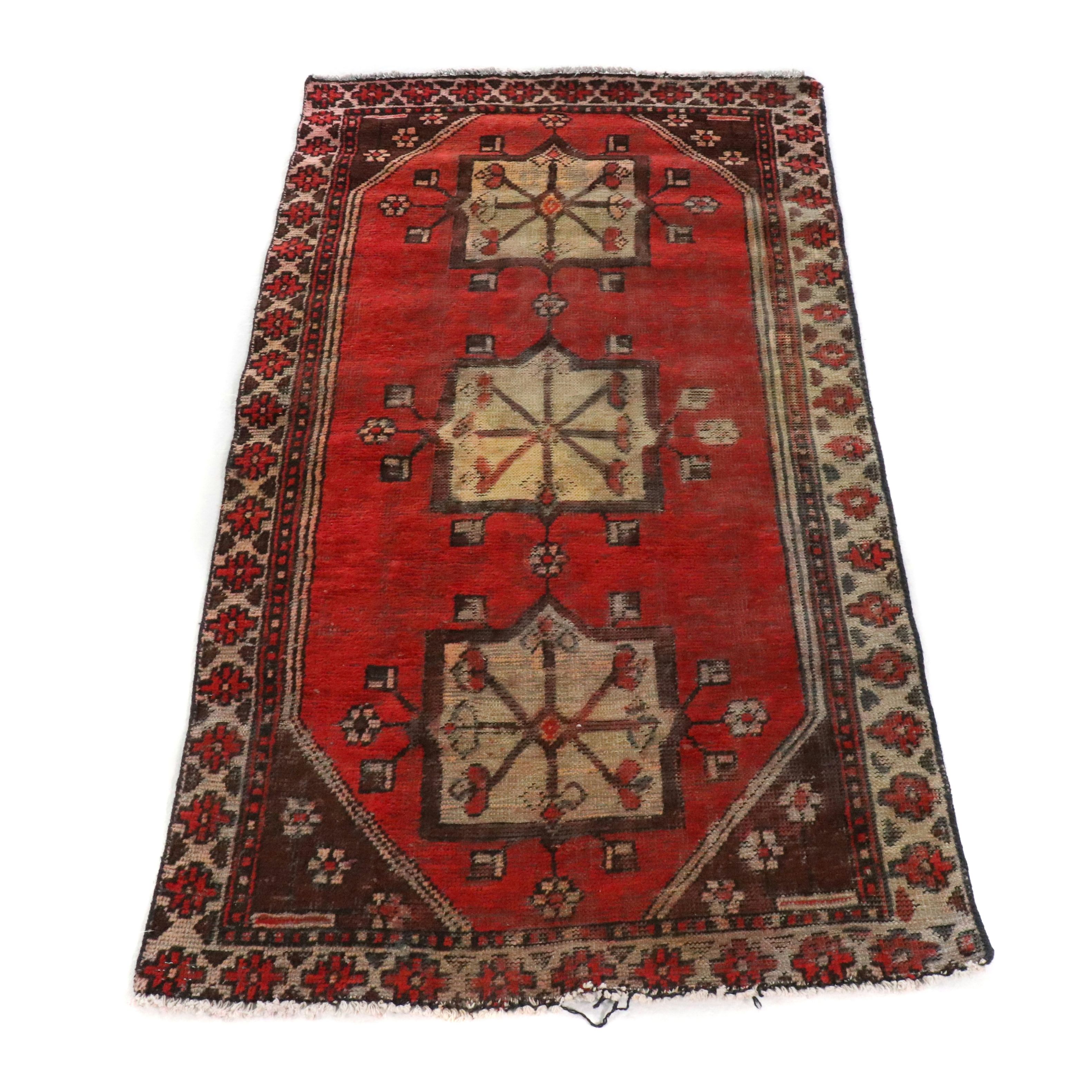 3'4 x 6' Hand-Knotted Persian Shiraz Area Rug