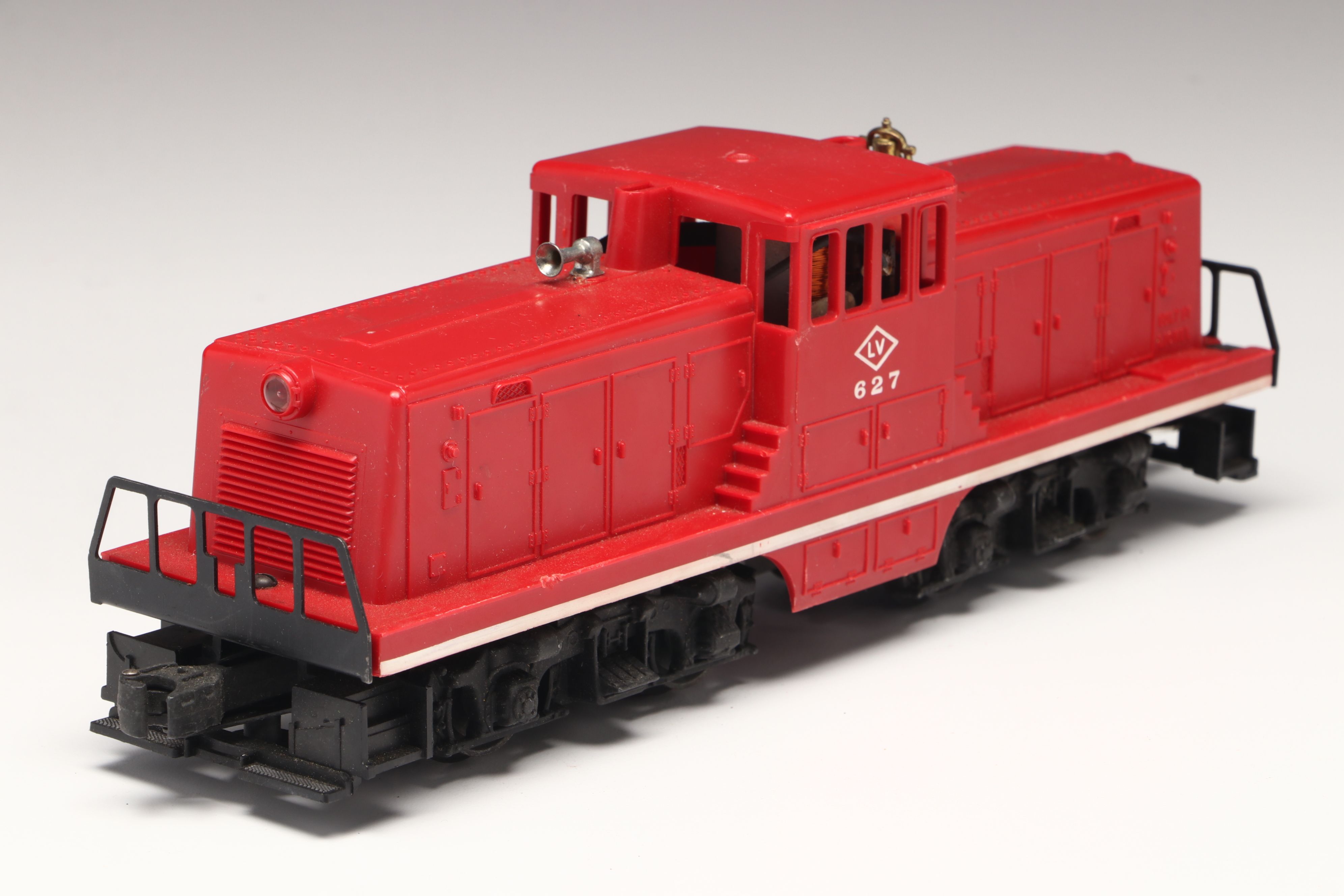 Lionel 027 Diesel Switcher Train Car with Polychrome Cast Iron Tractor