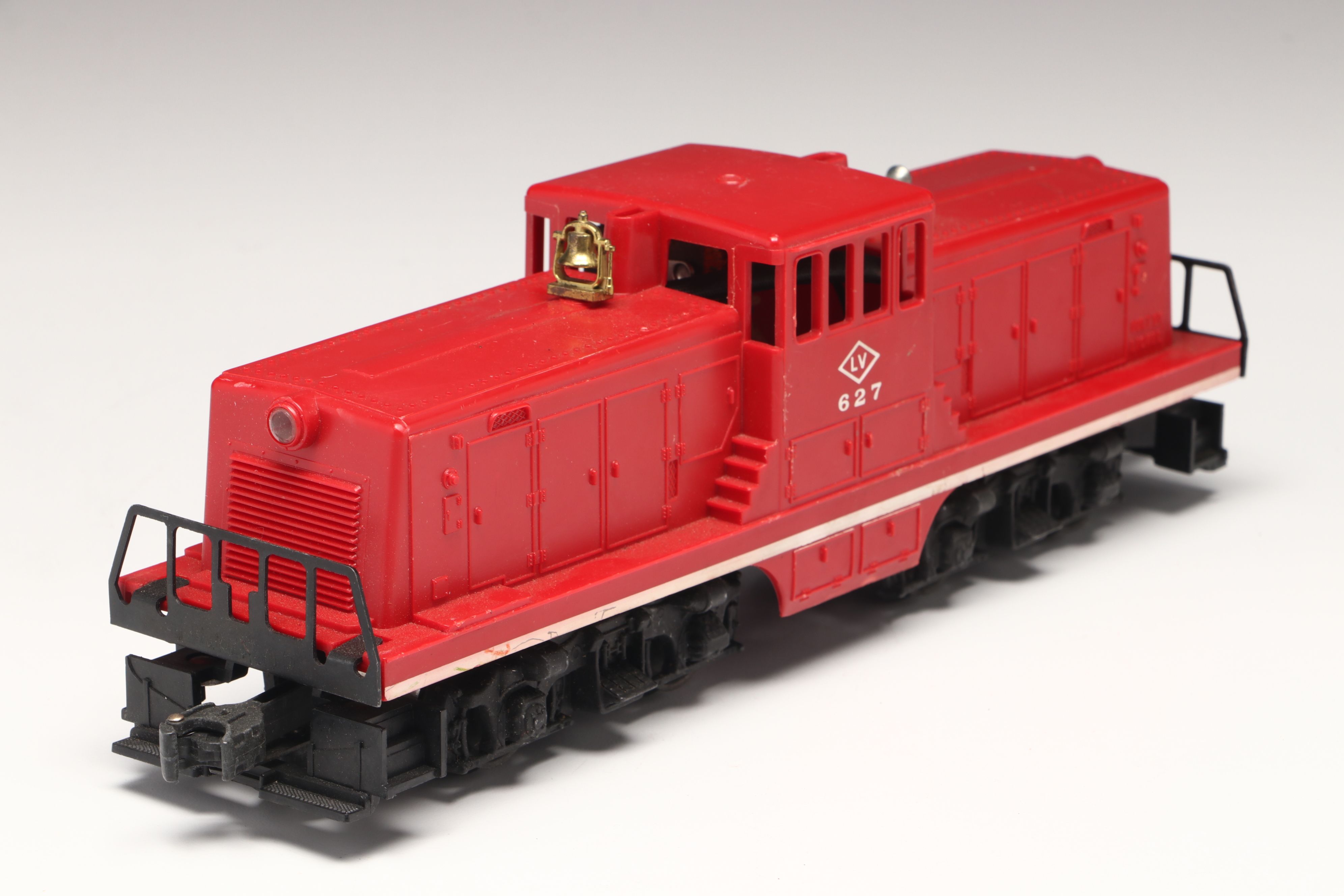 Lionel 027 Diesel Switcher Train Car with Polychrome Cast Iron Tractor