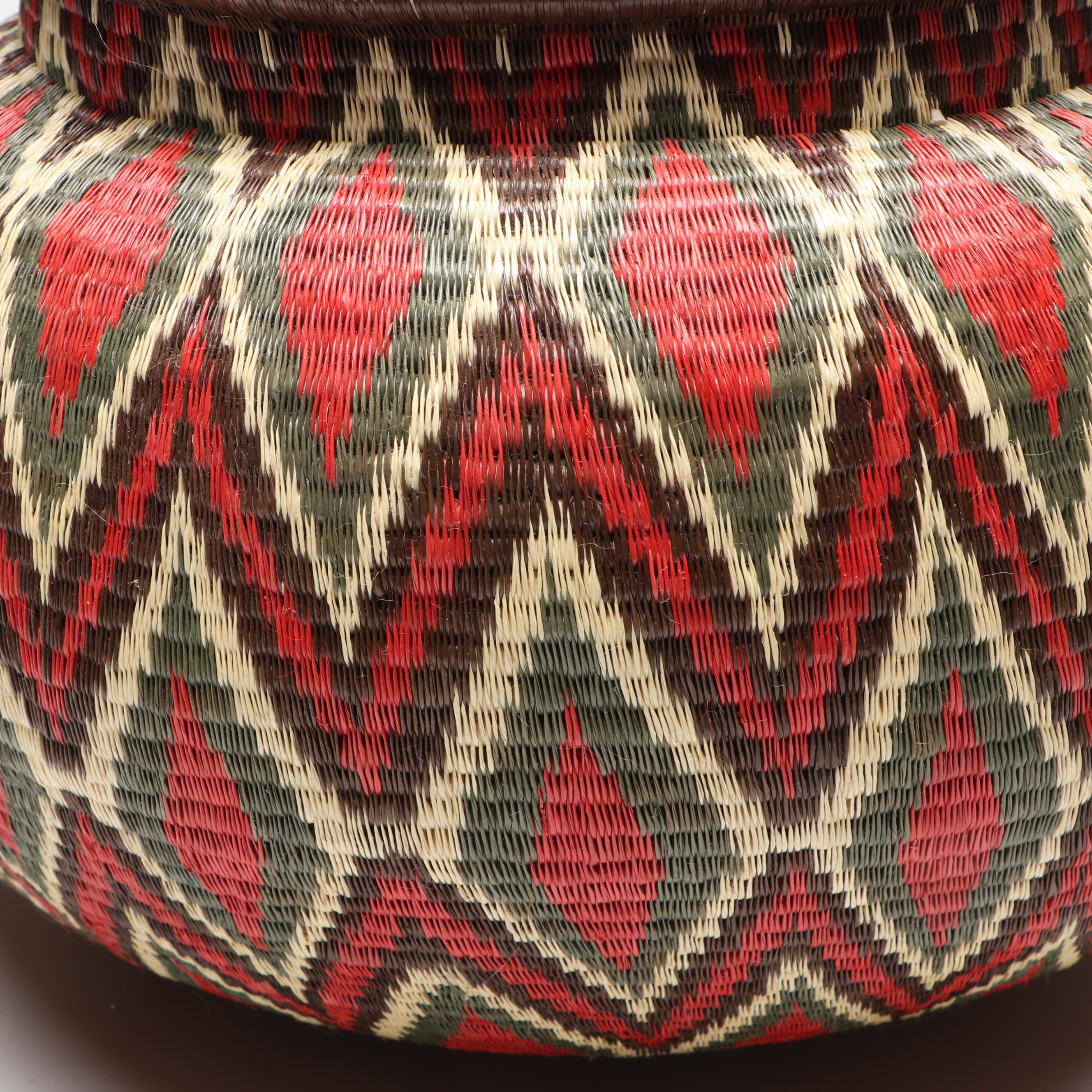 Darién Rainforest Emberá-Wounaan Chunga Fiber Basket with "Trapiche" Design
