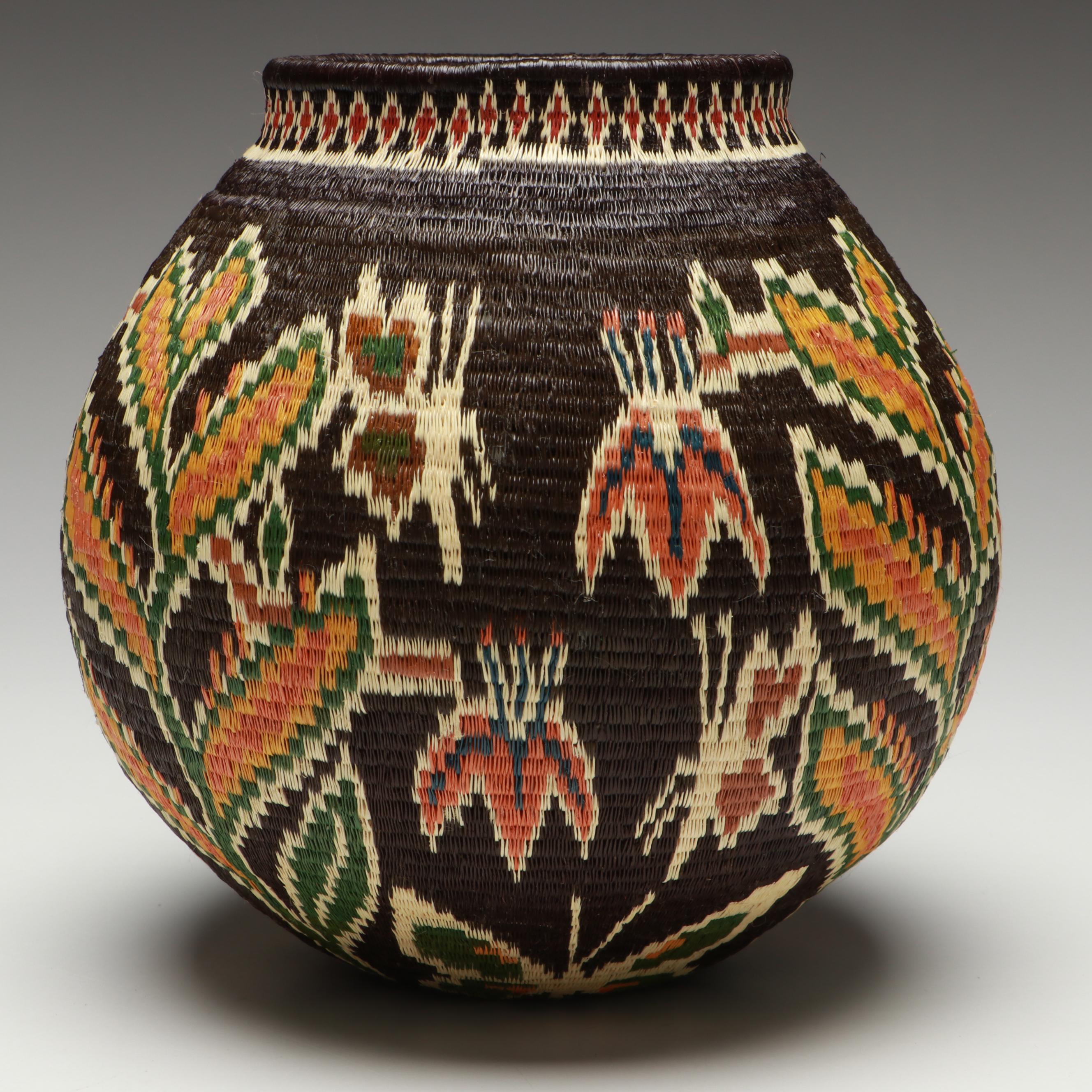 Daisy Membora Panamanian Emberá-Wounaan Handwoven  Palm Fiber Basket