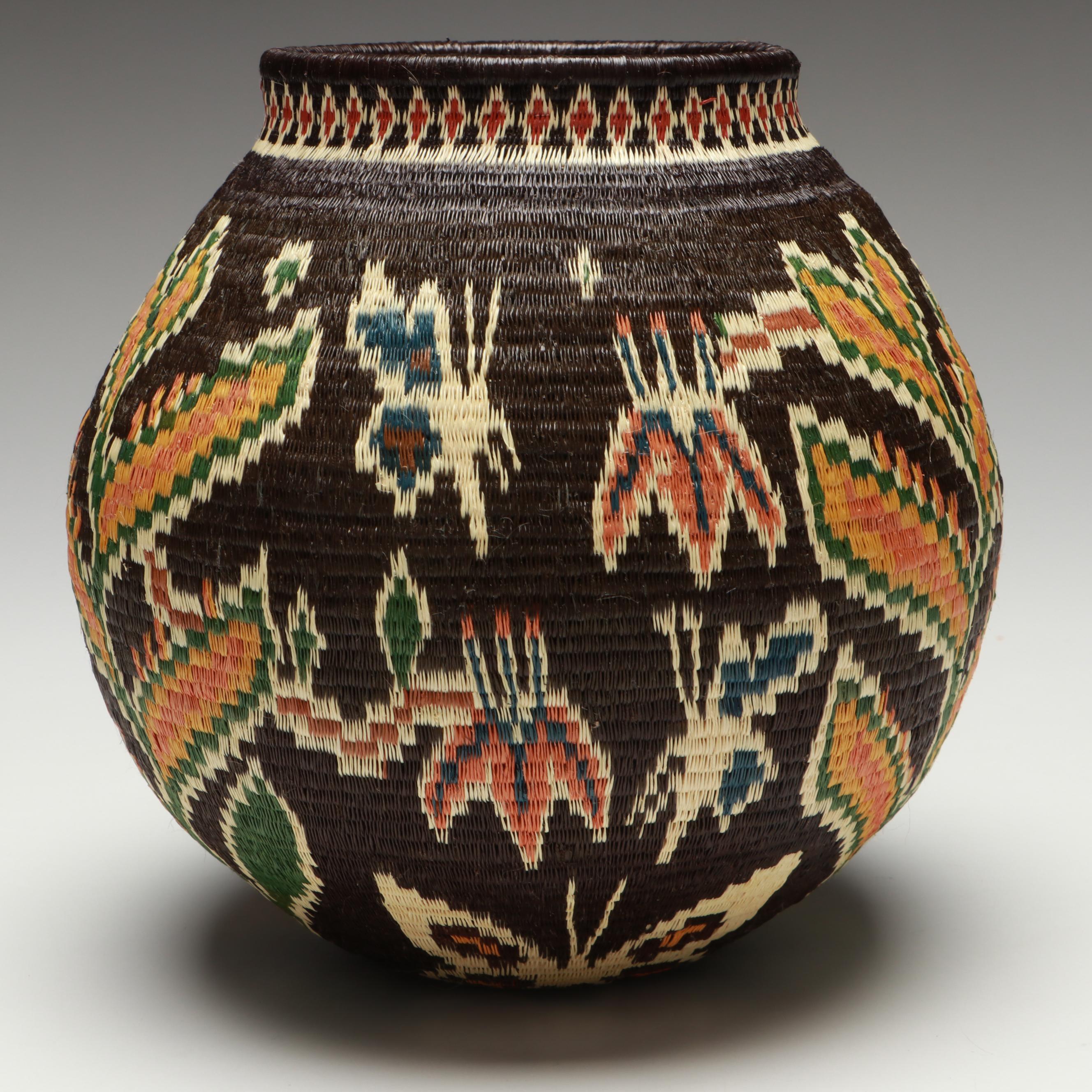 Daisy Membora Panamanian Emberá-Wounaan Handwoven  Palm Fiber Basket