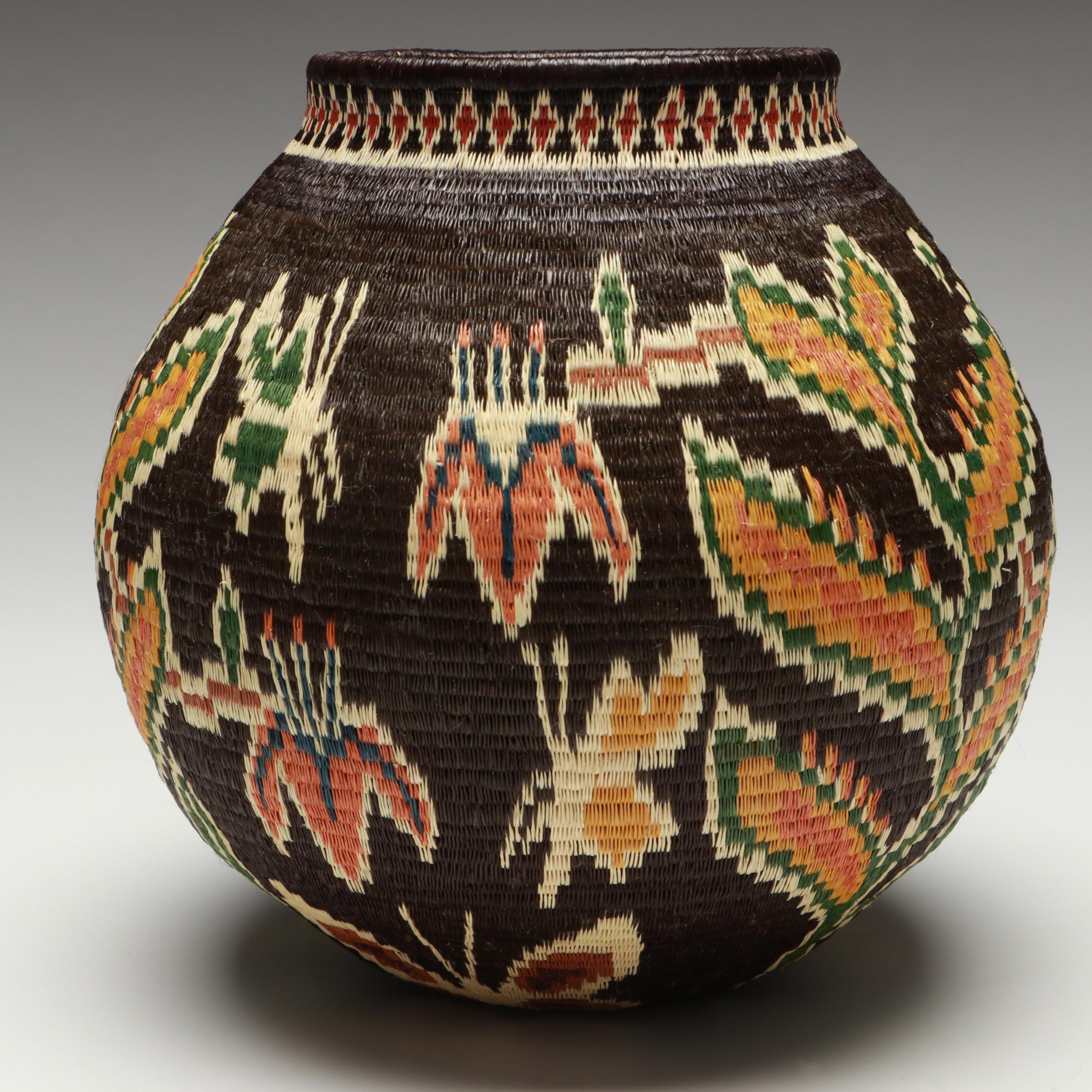 Daisy Membora Panamanian Emberá-Wounaan Handwoven  Palm Fiber Basket