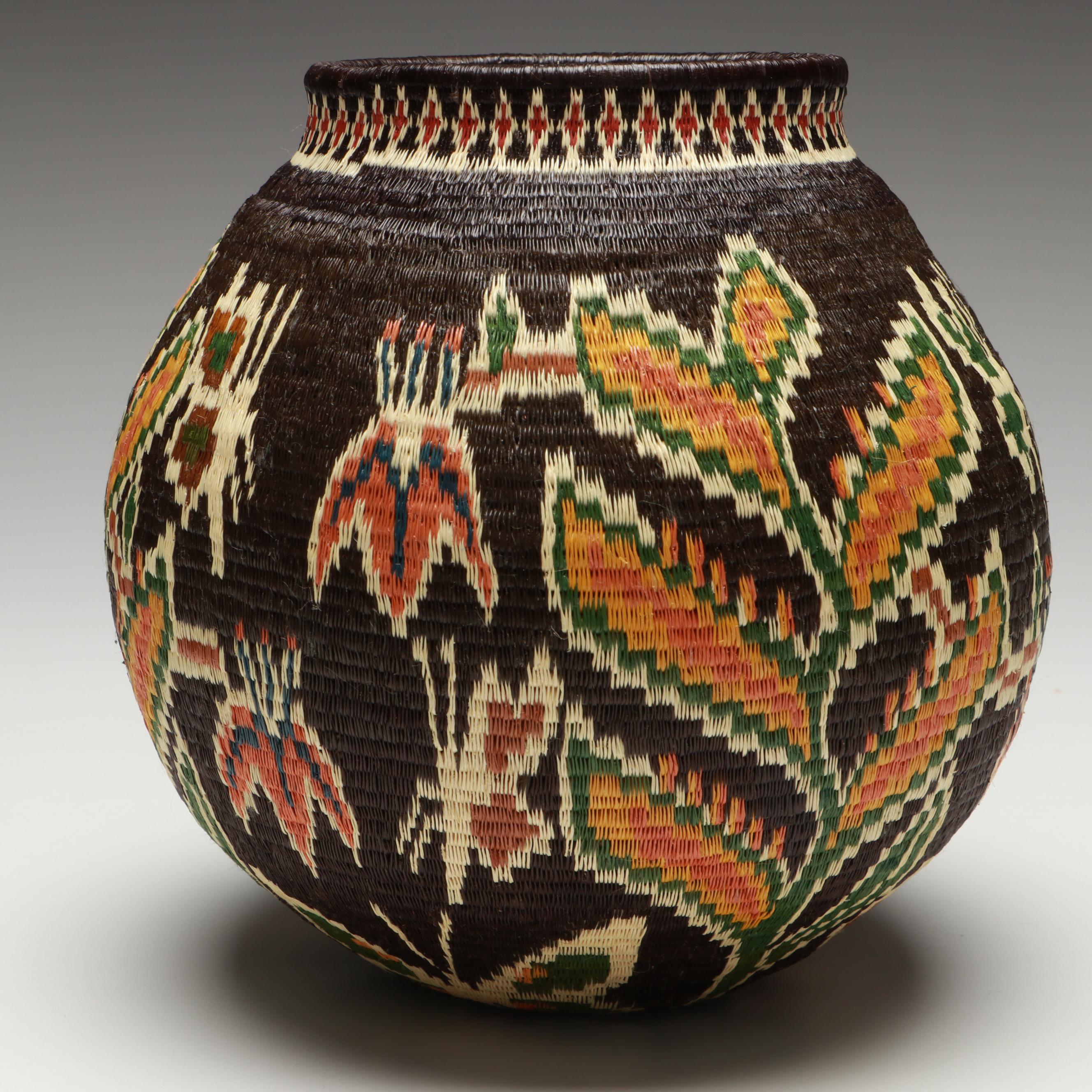 Daisy Membora Panamanian Emberá-Wounaan Handwoven  Palm Fiber Basket