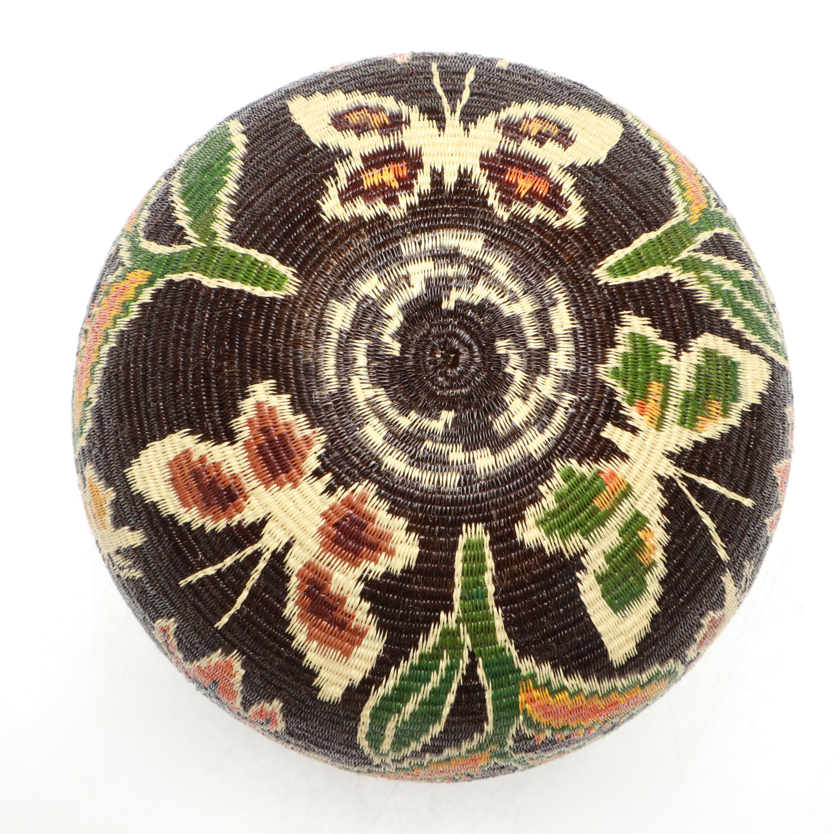 Daisy Membora Panamanian Emberá-Wounaan Handwoven  Palm Fiber Basket