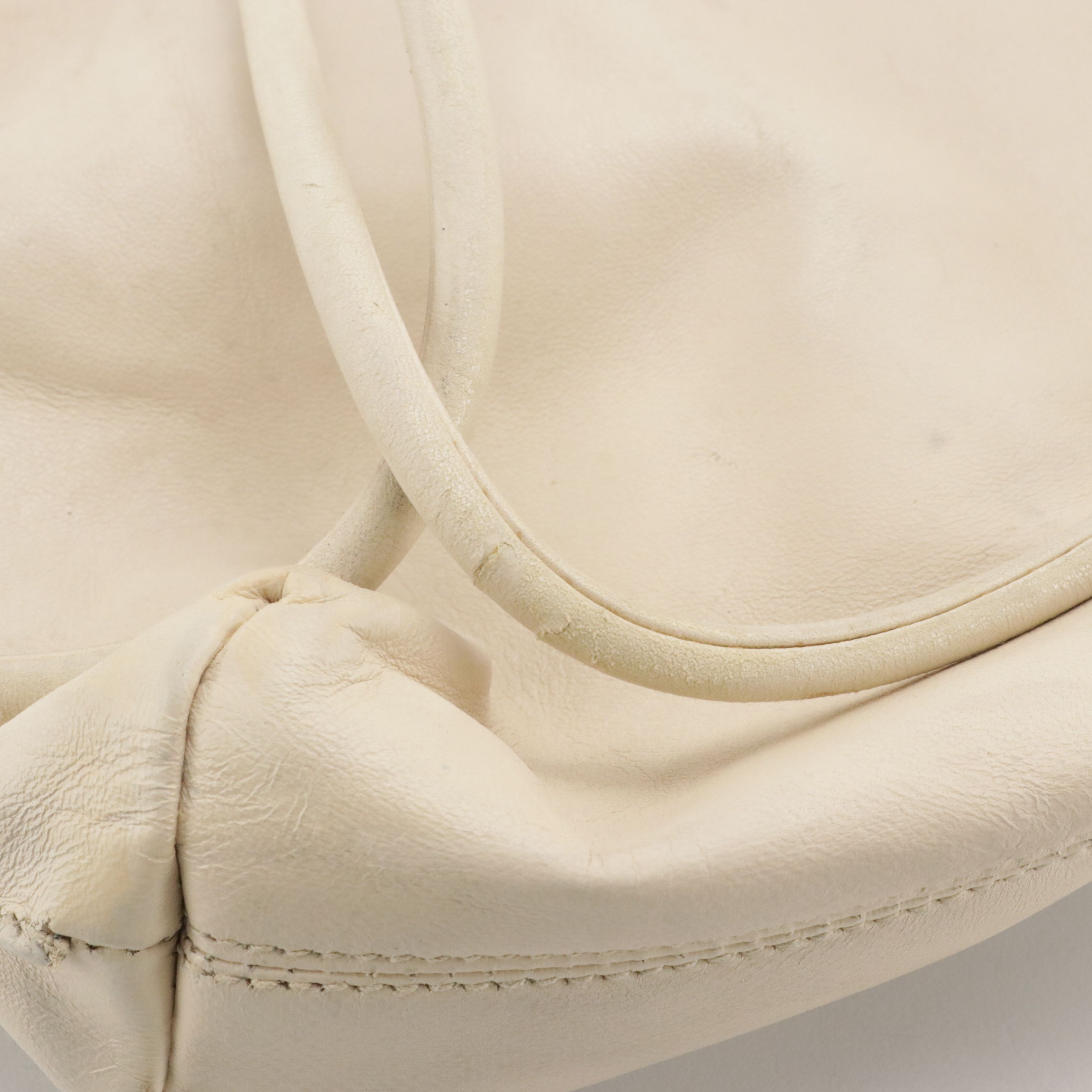 Gucci Tassel Drawstring Shoulder Bag in Ivory Calfskin Leather