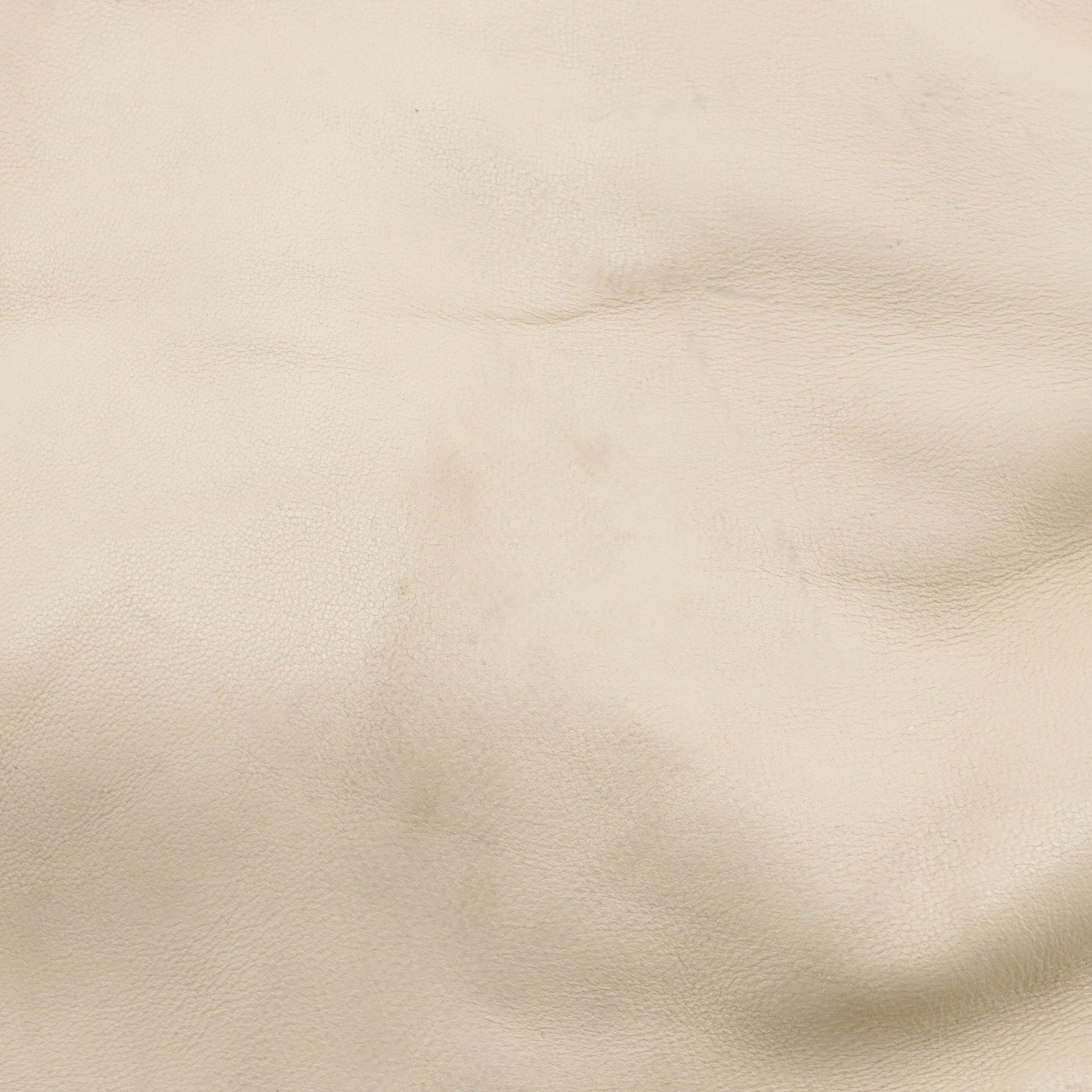 Gucci Tassel Drawstring Shoulder Bag in Ivory Calfskin Leather