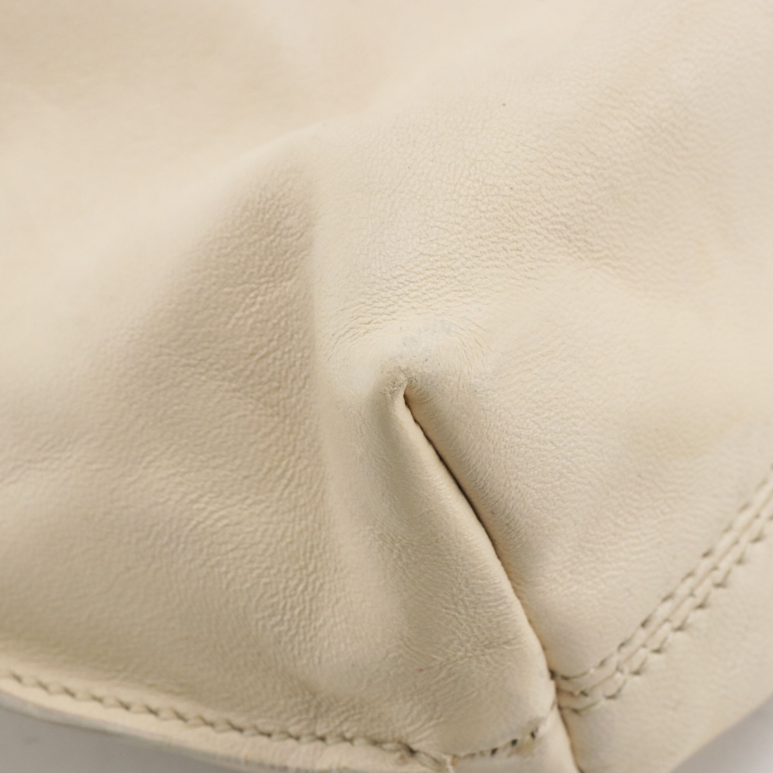 Gucci Tassel Drawstring Shoulder Bag in Ivory Calfskin Leather