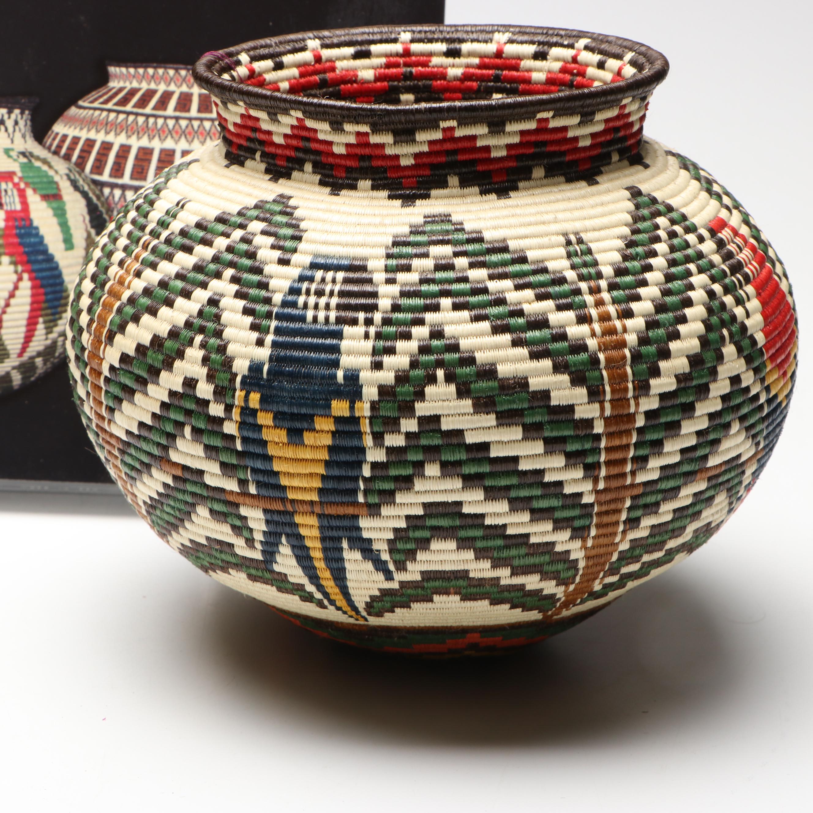Panamanian Emberá-Wounaan Chunga Fiber Basket Depicting Tropical Birds