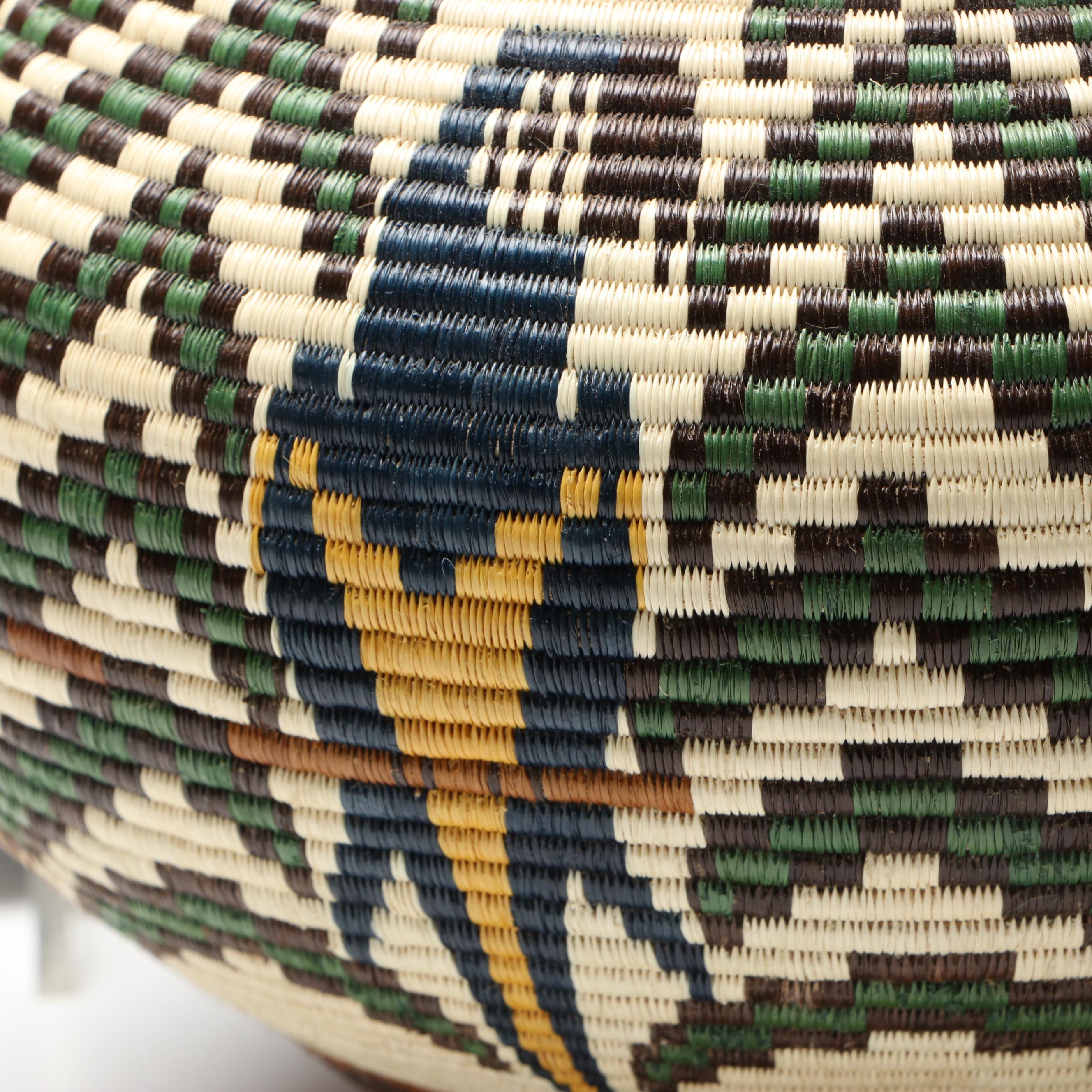 Panamanian Emberá-Wounaan Chunga Fiber Basket Depicting Tropical Birds