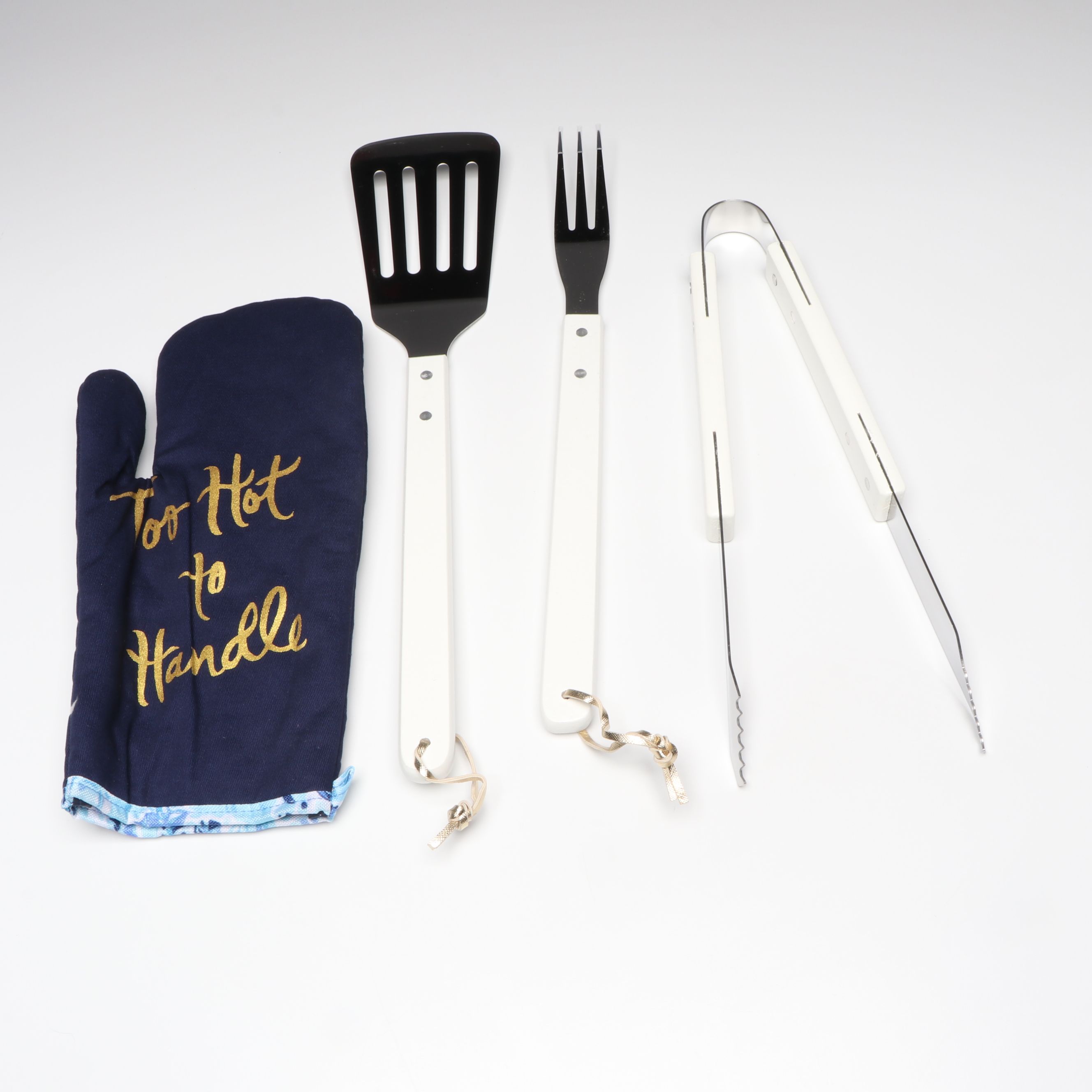 Lilly Pulitzer "What a Lovely Place" Grilling Set with Utensils and Oven Mitt