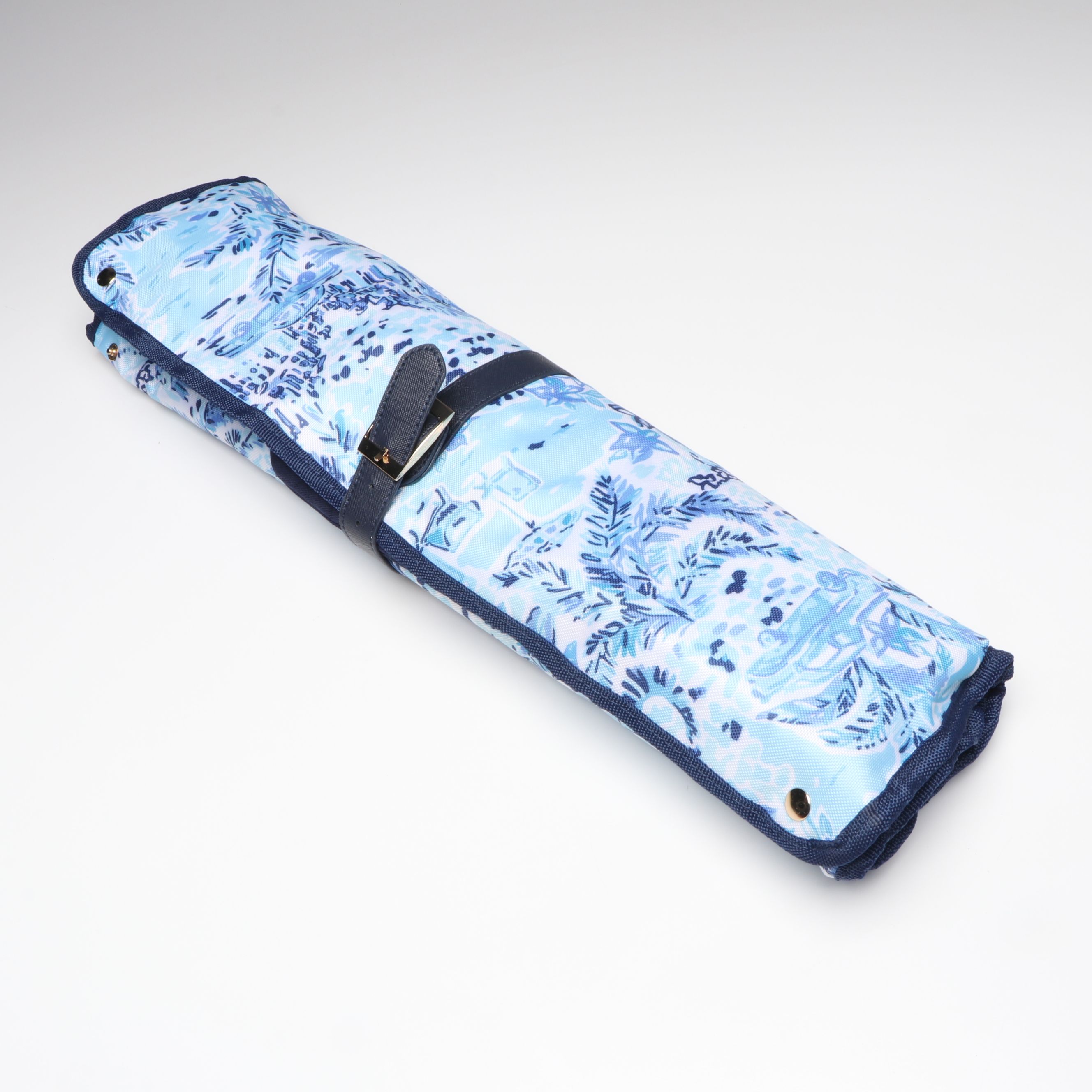 Lilly Pulitzer "What a Lovely Place" Grilling Set with Utensils and Oven Mitt