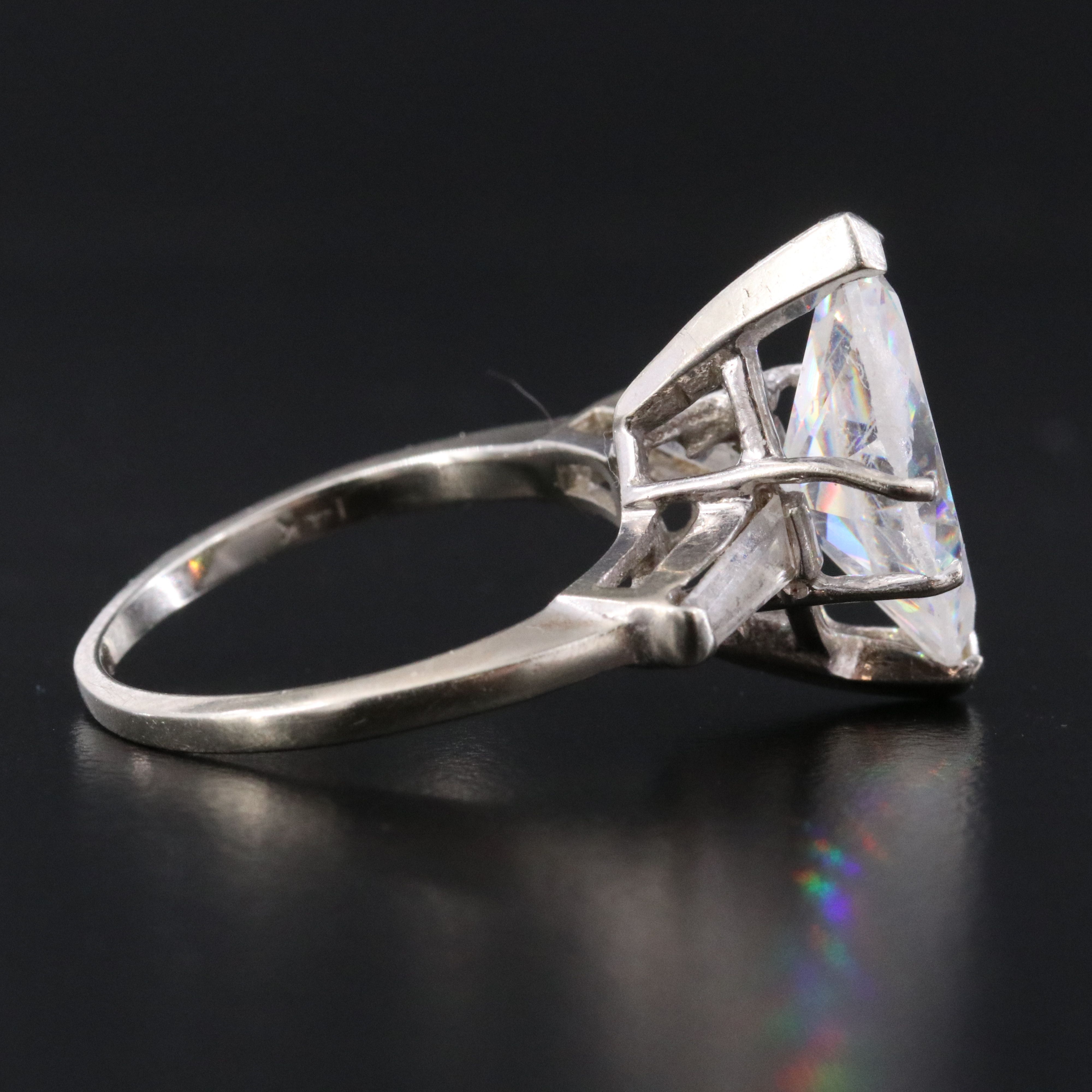 14K Strontium Titanate Ring