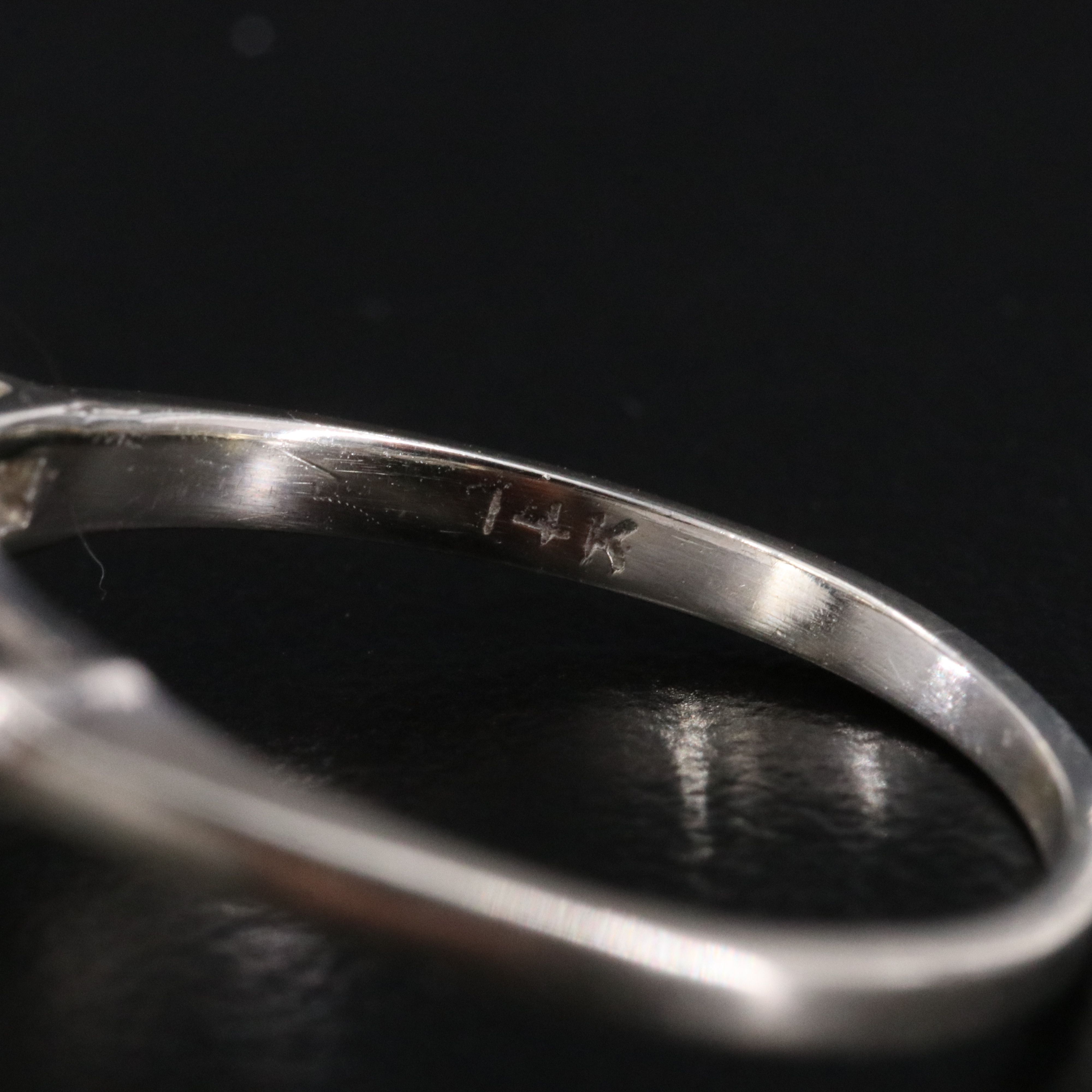 14K Strontium Titanate Ring