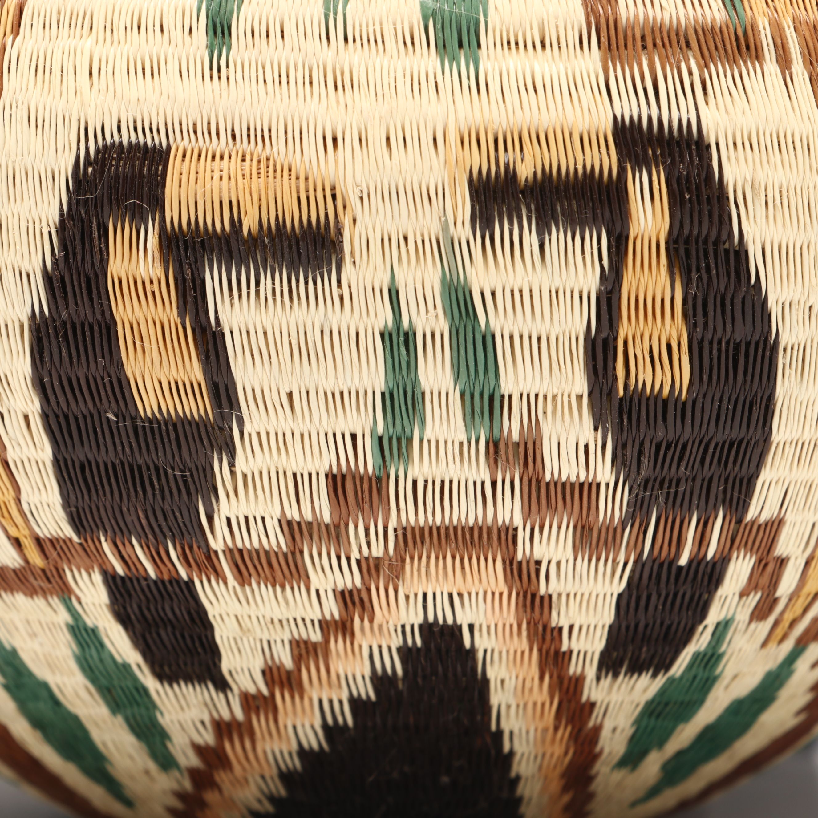 Panamanian Embera-Wounaan Chunga Fiber and Black Palm Basket