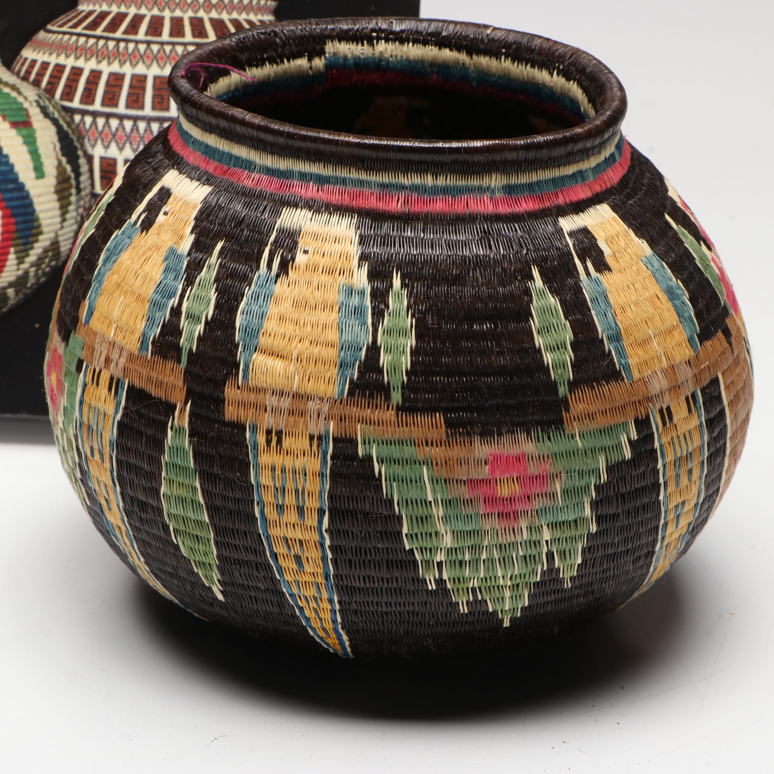 Panamanian Emberá-Wounaan Chunga Fiber Basket Depicting Tropical Birds