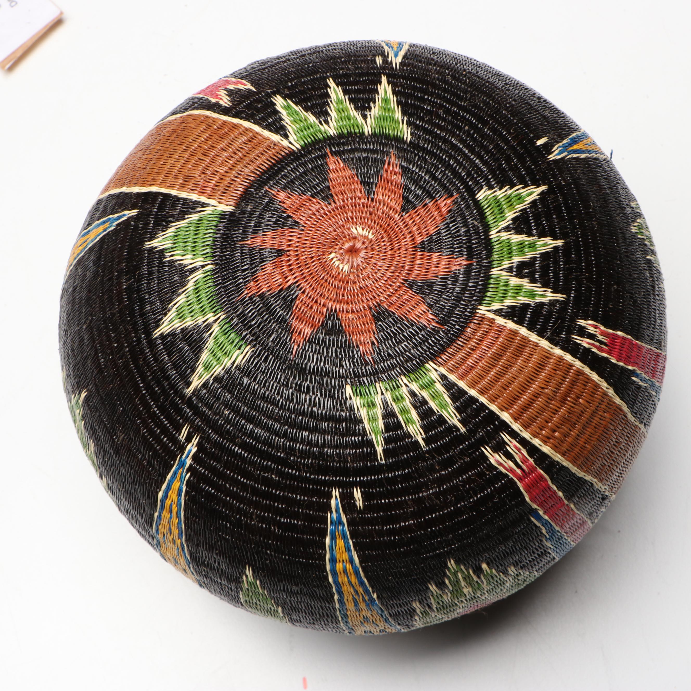 Panamanian Emberá-Wounaan Chunga Fiber Basket Depicting Tropical Birds