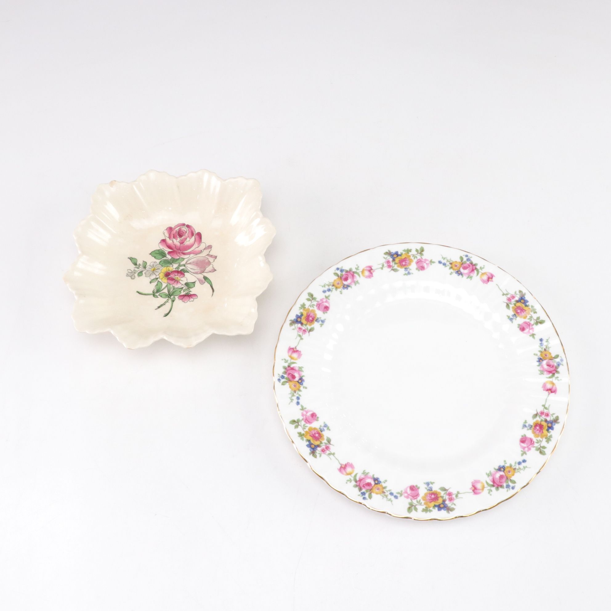 English Porcelain Teacups, Saucers & Teapot