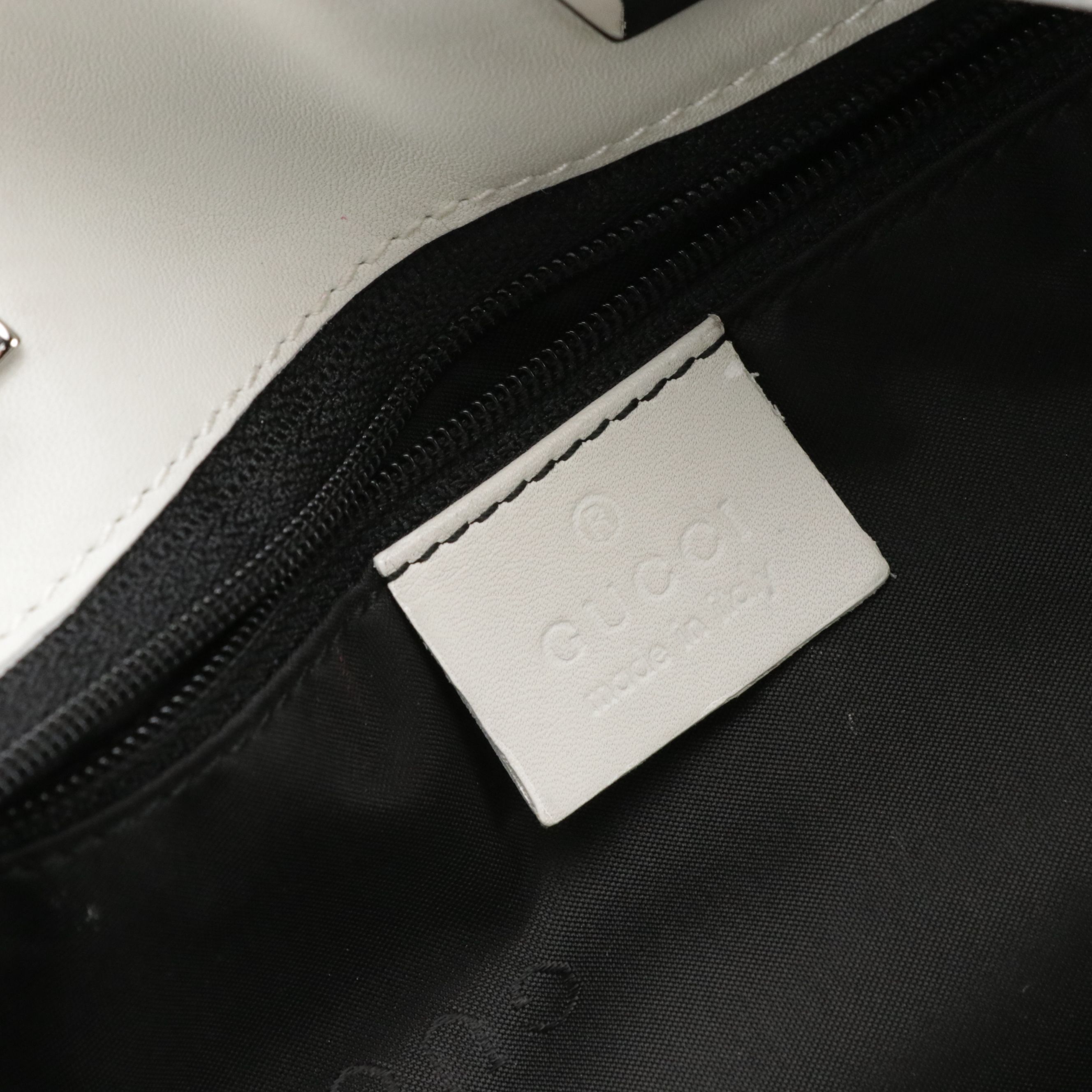 Gucci White Leather Drawstring Effect Tote with Paperclip Chain Strap