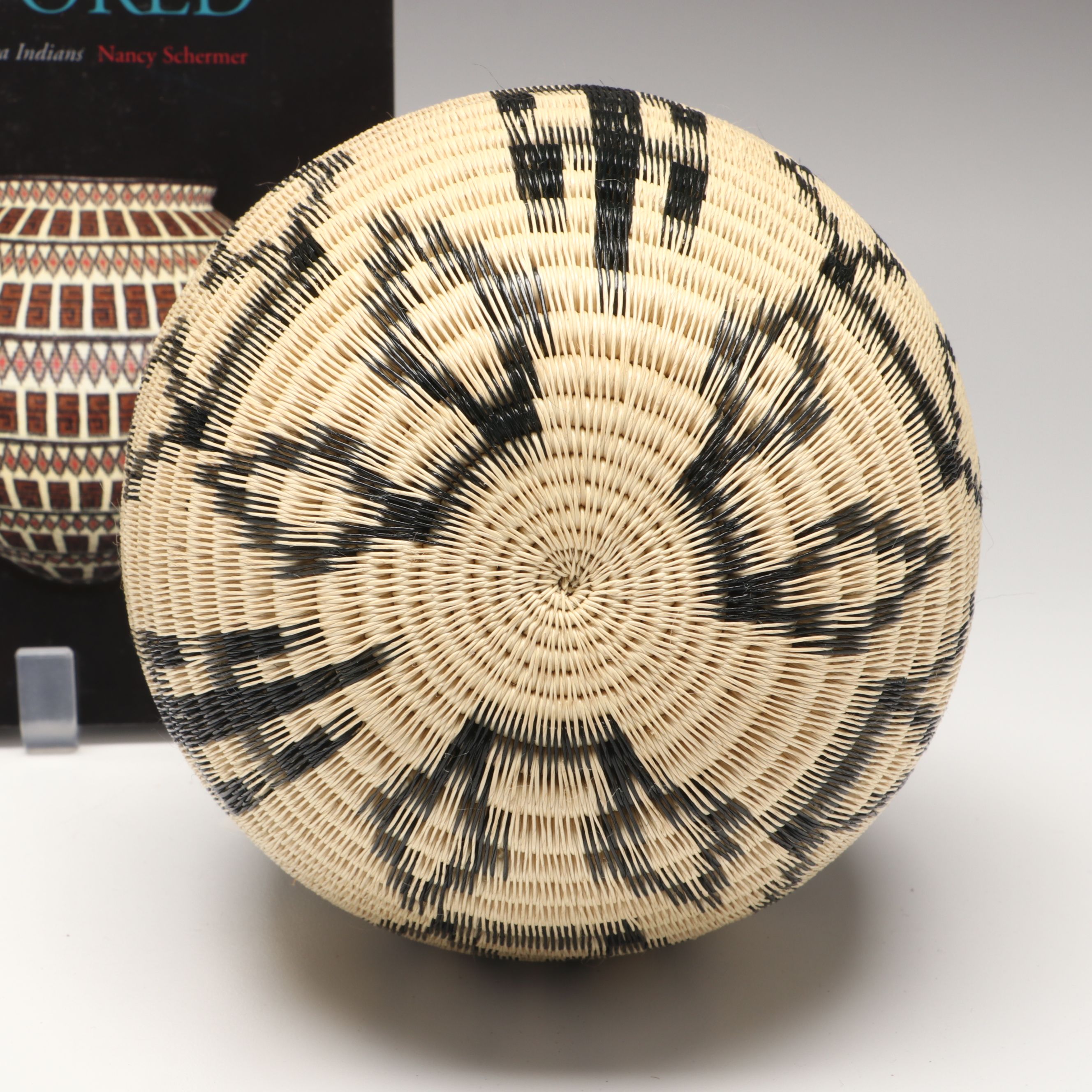 Colombian Emberá-Wounaan Werregue Palm Fiber Basket