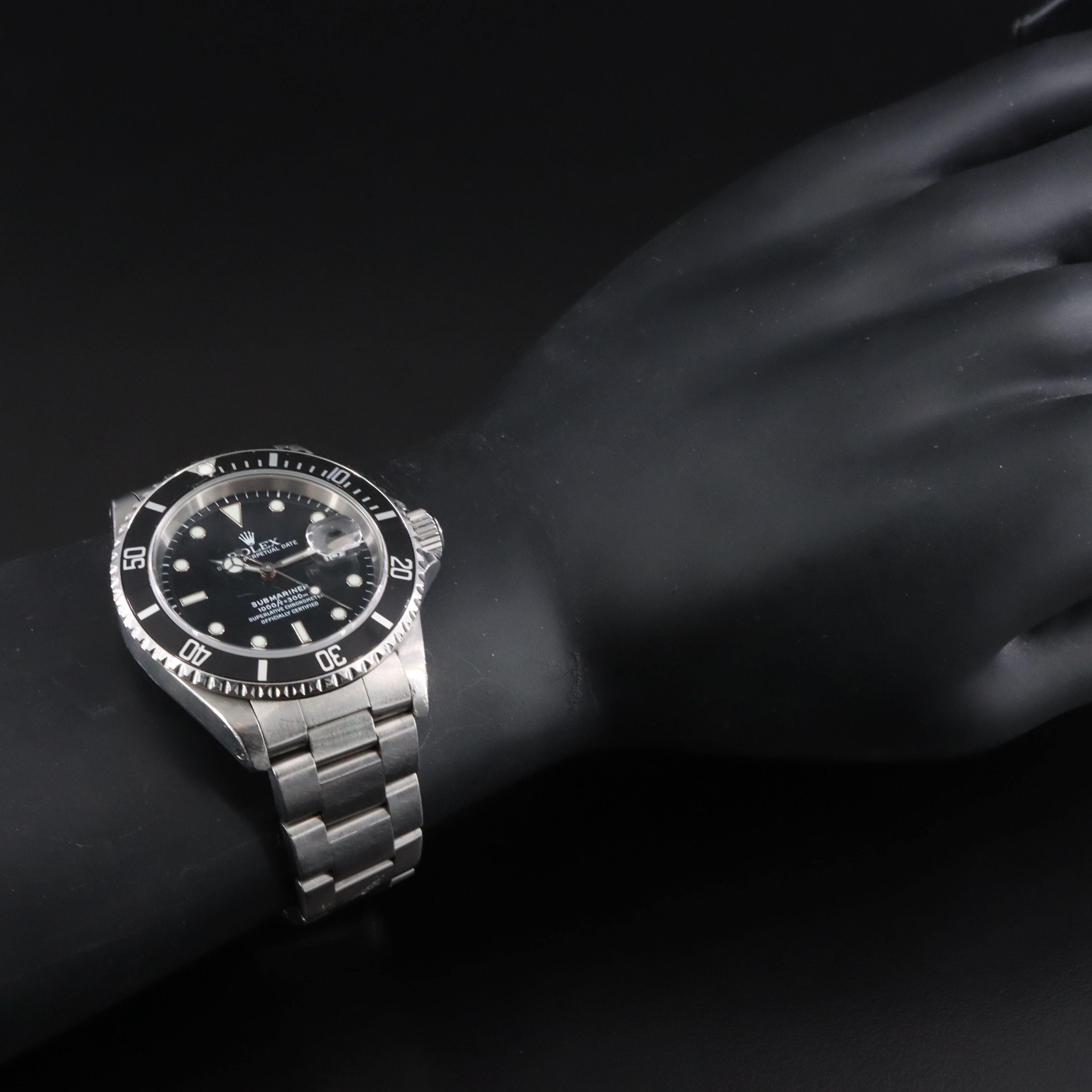 1999 Rolex Oyster Perpetual Submariner Date Swiss Only Dial 16610 Watch