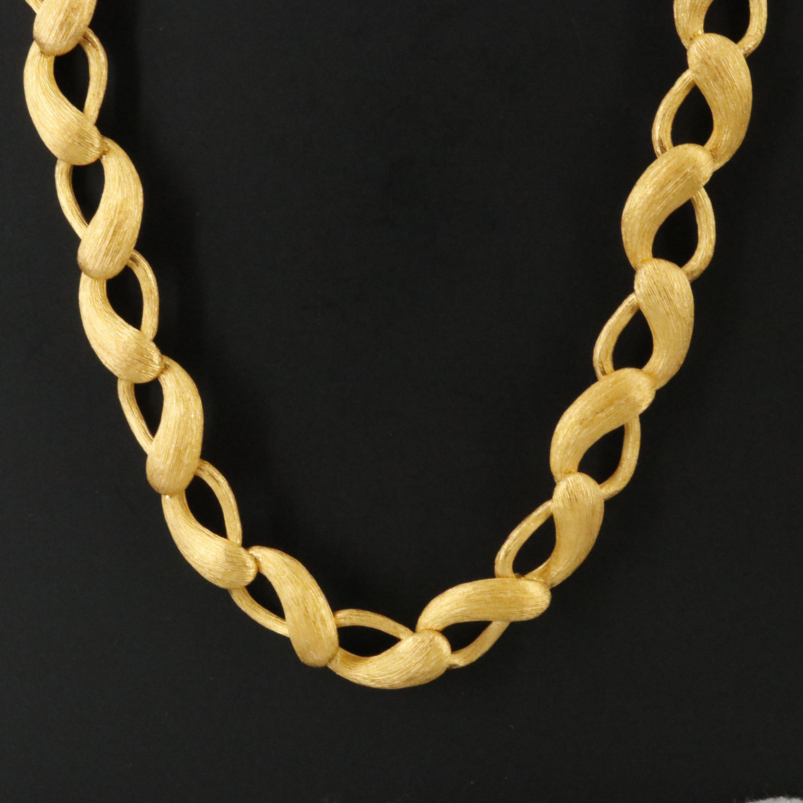 24K Interlocking Chain Necklace with Brushed Finish
