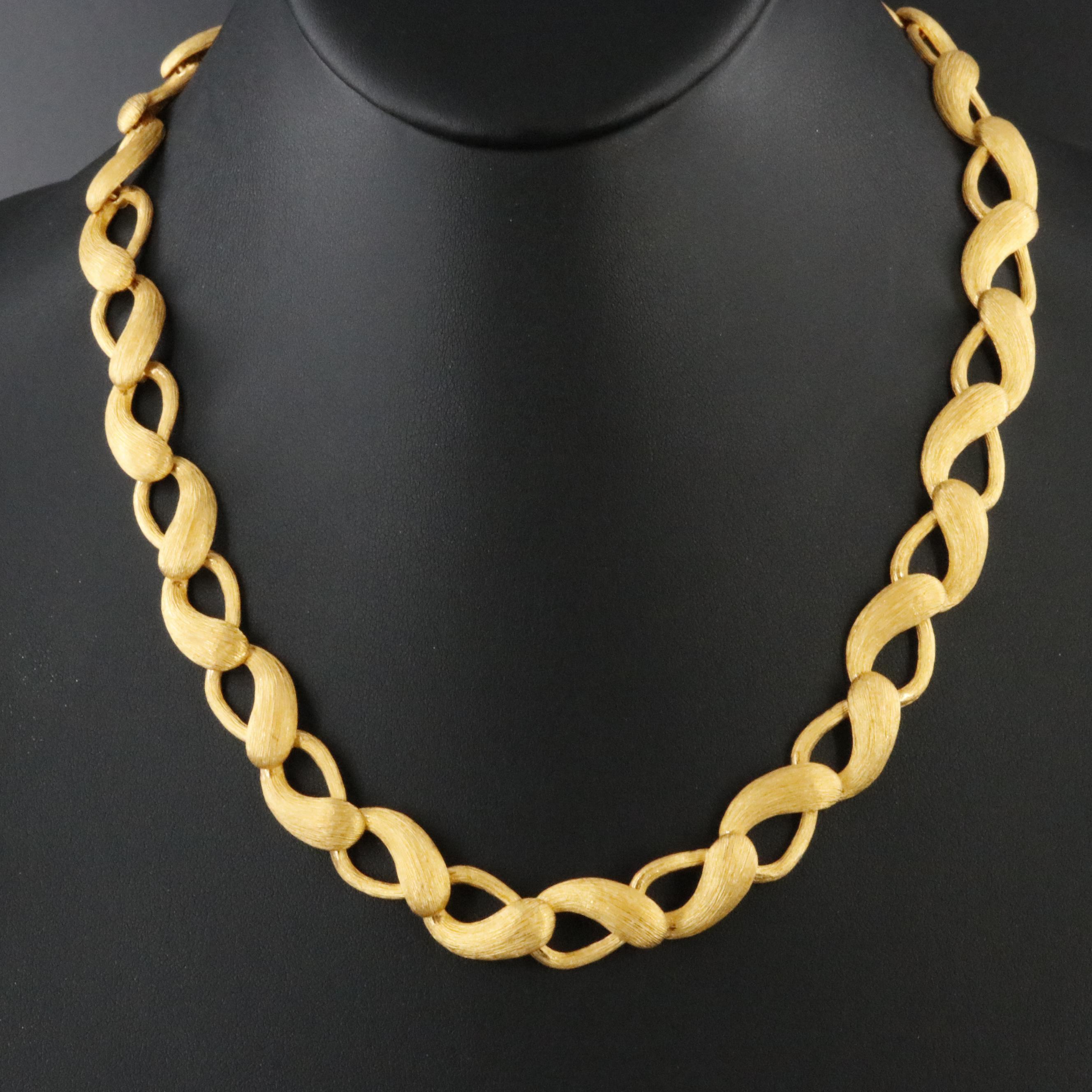 24K Interlocking Chain Necklace with Brushed Finish | EBTH