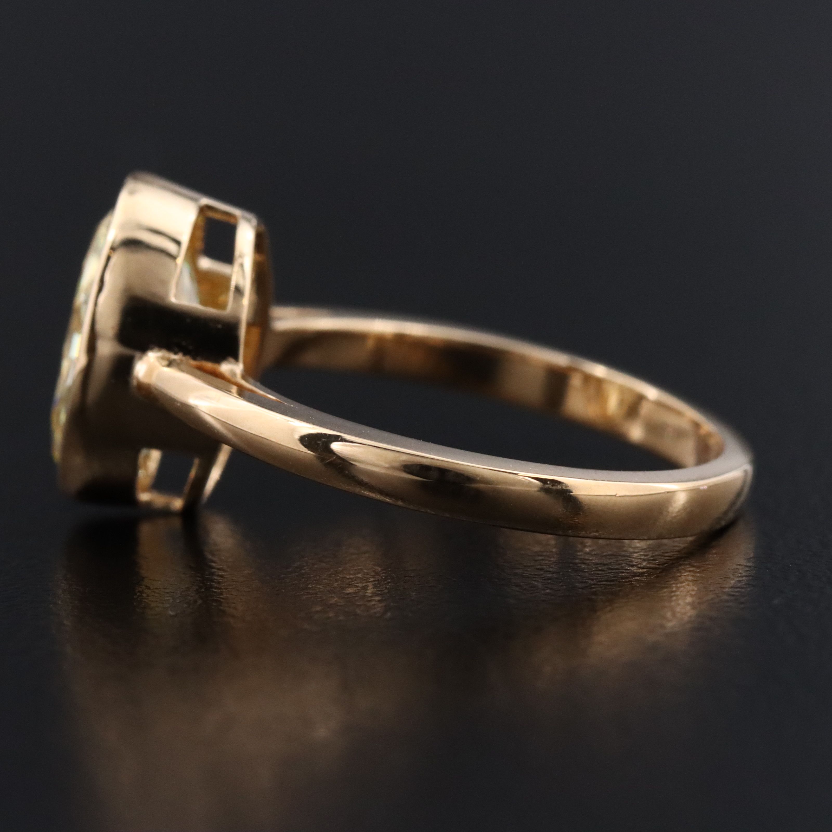 18K 3.07 CT Lab Grown Fancy Yellow Diamond Solitaire Ring with IGI Report