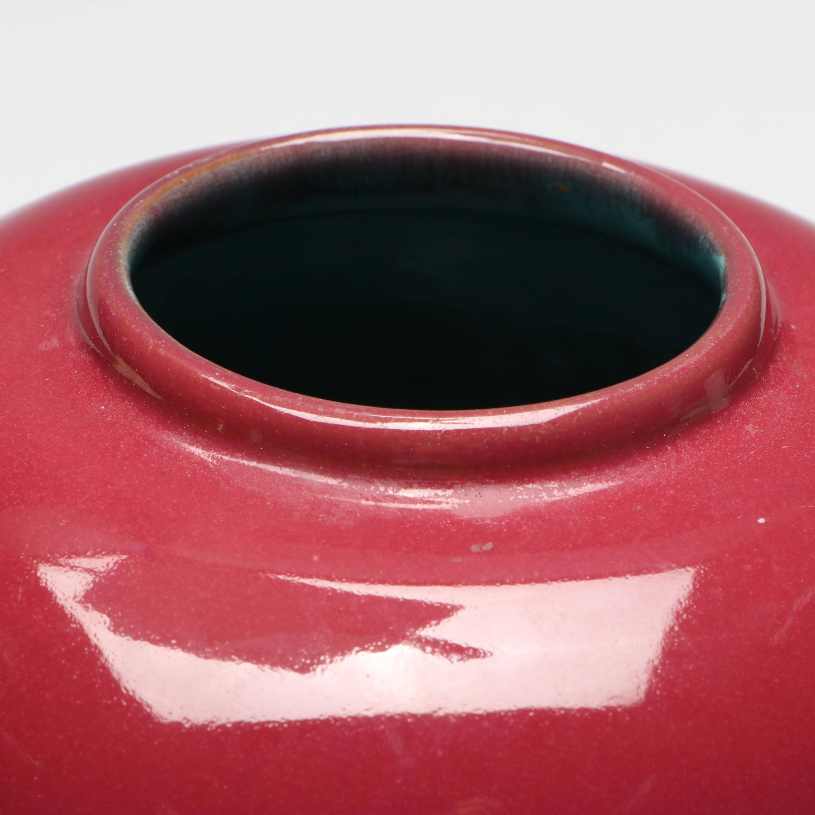 California Faïence Red Pot and Crackle Glaze Light Green Ceramic Planter