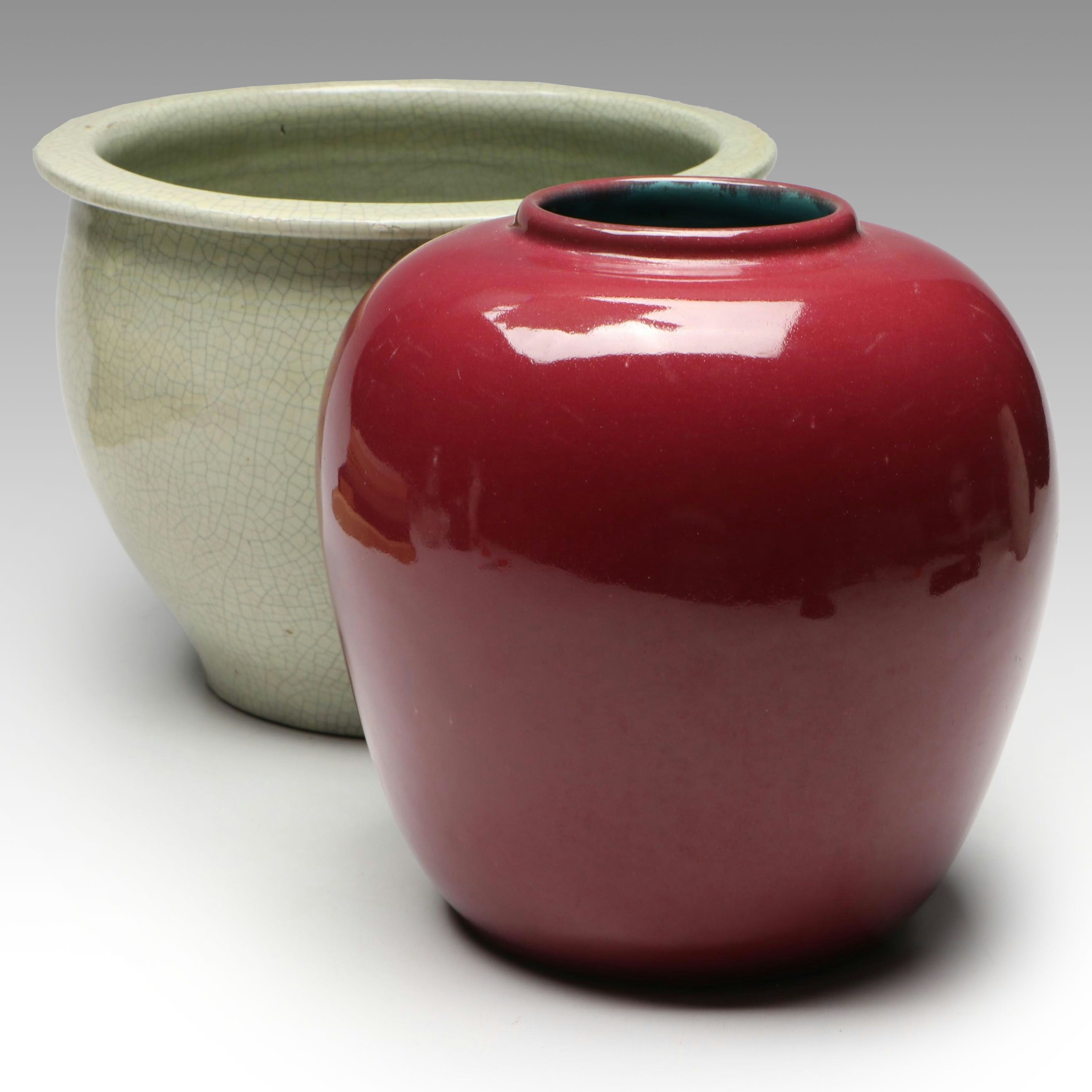 California Faïence Red Pot and Crackle Glaze Light Green Ceramic Planter