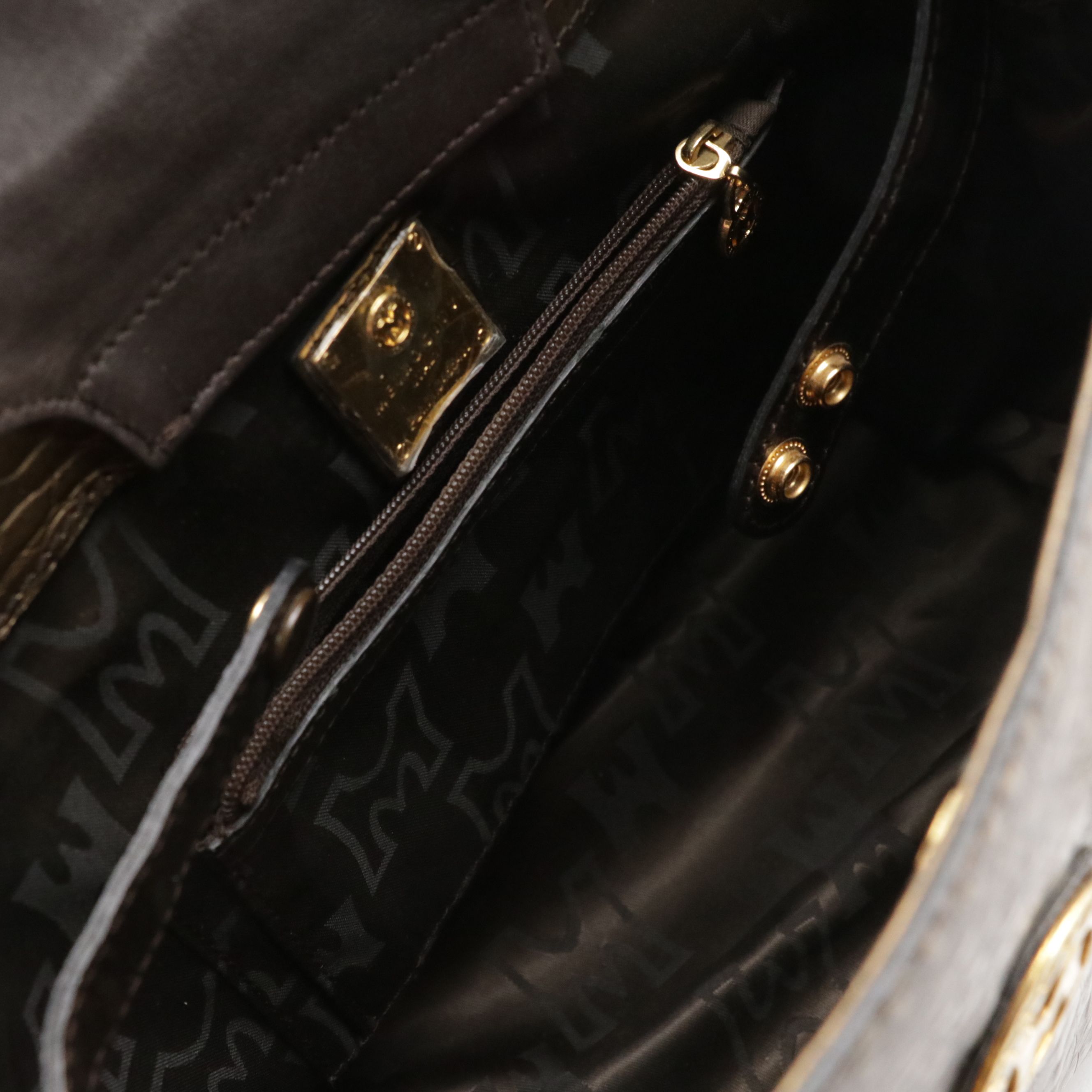 Metro City Crocodile Embossed Leather Handbag and Shoulder Tote