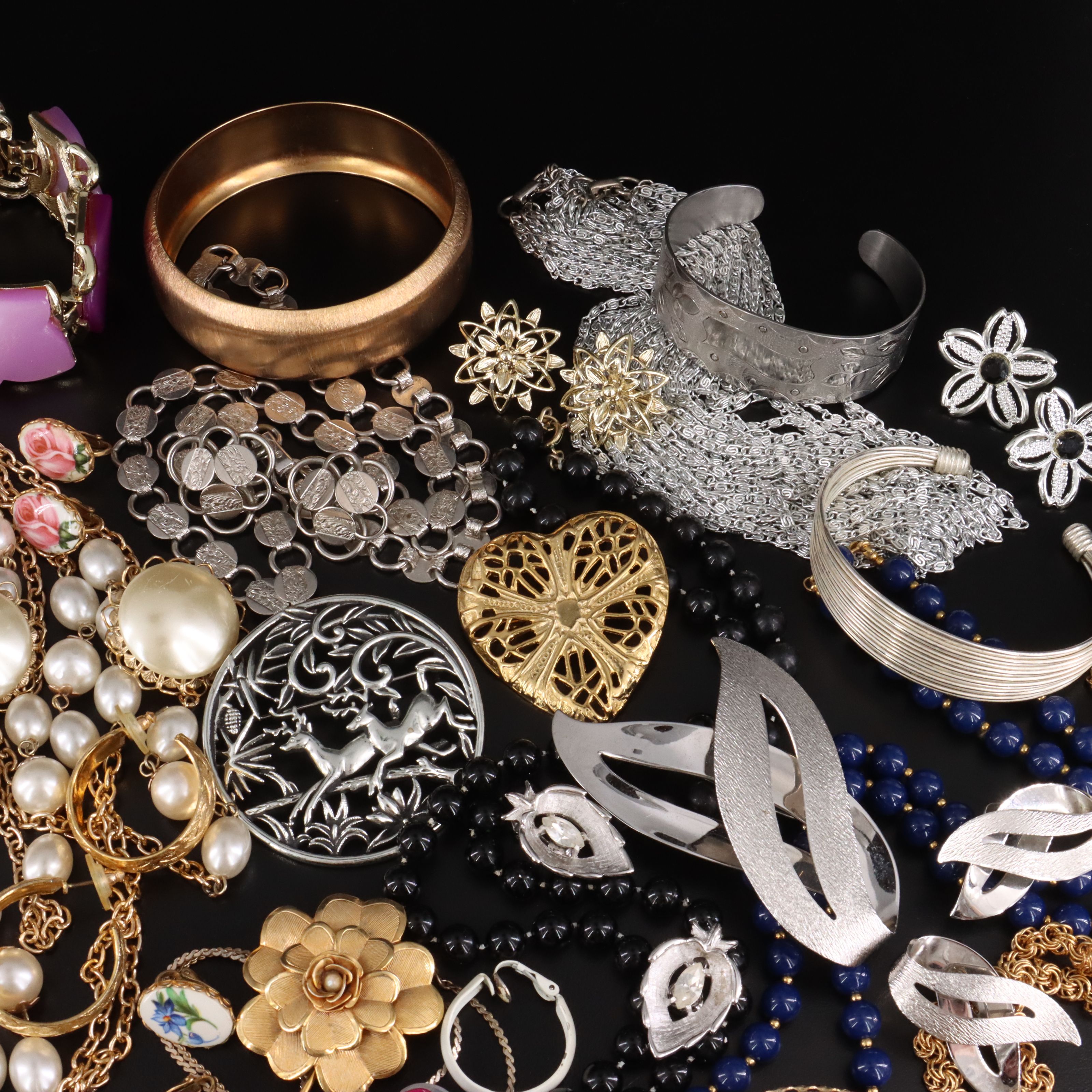Agate, Glass Pearls and Rhinestones Featured in Costume Jewelry Collection