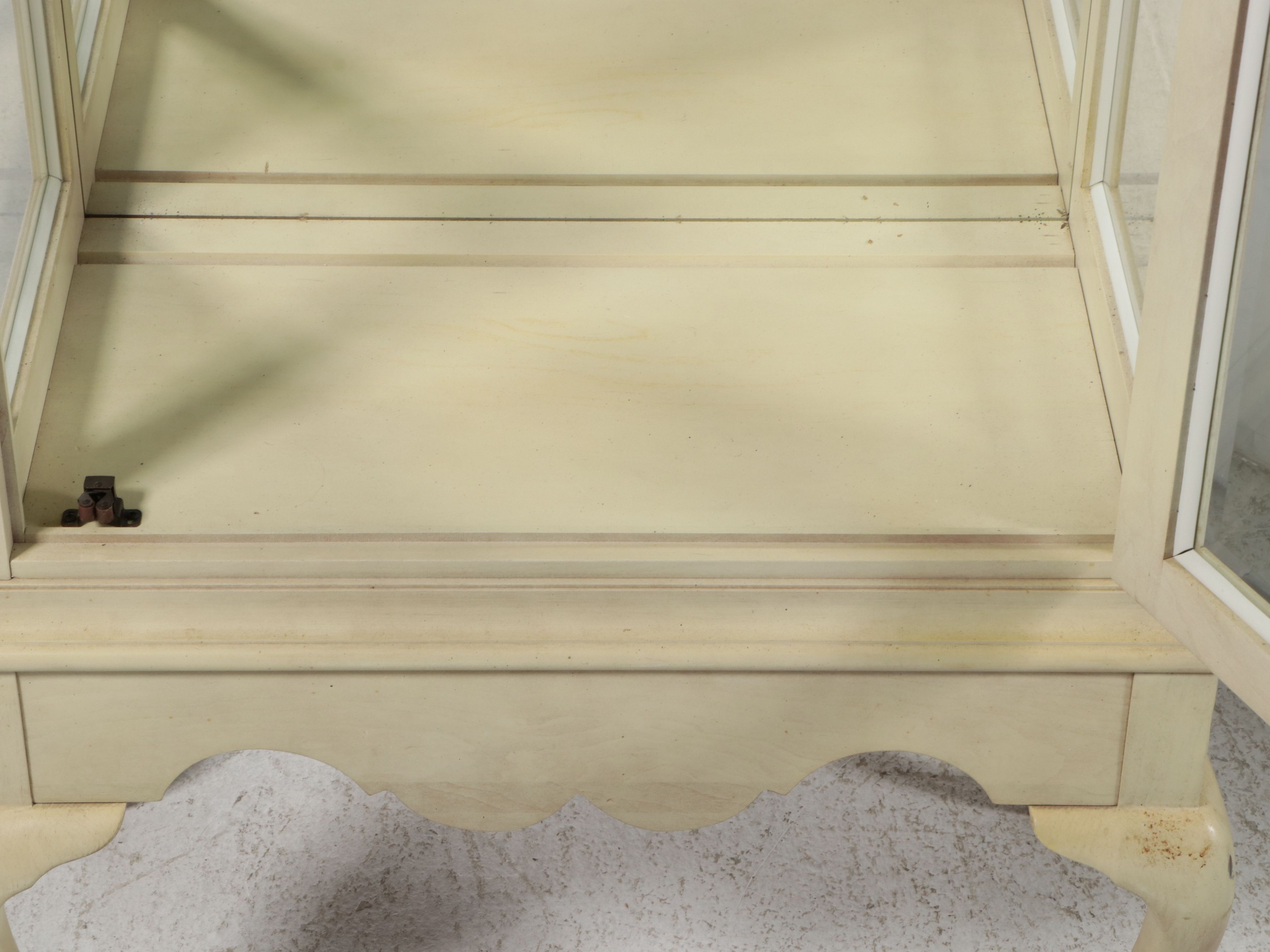 Jasper Cabinet Queen Anne Style Painted Display Cabinet