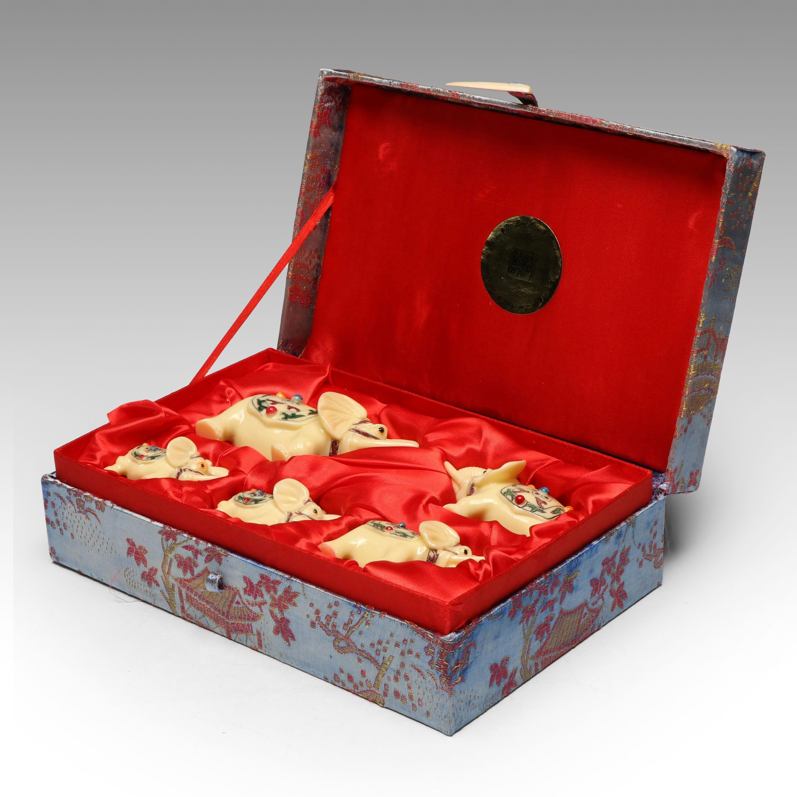 Yi Lin Chinese Resin Elephant Figures