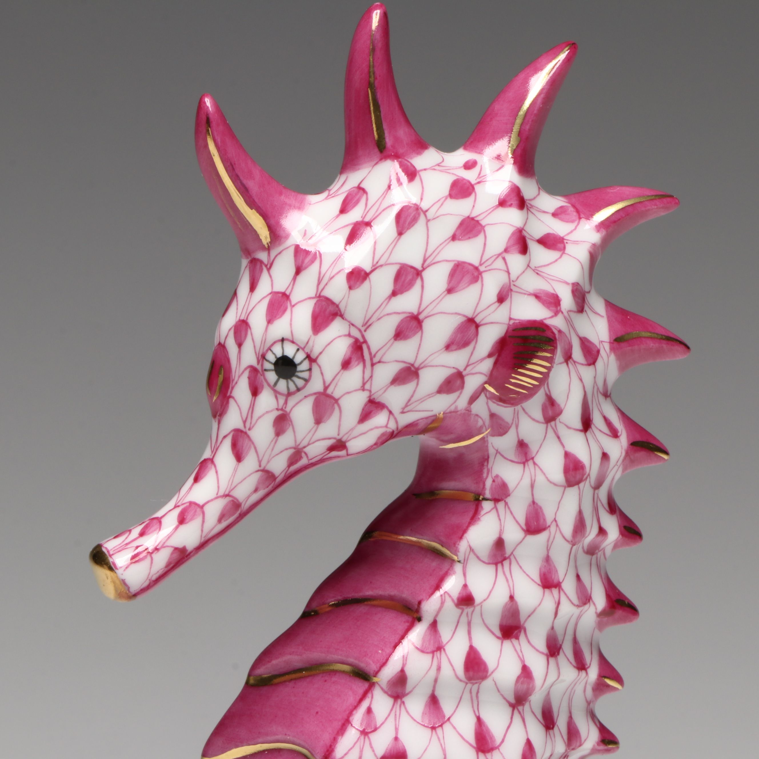 Herend Raspberry Fishnet with Gold "Seahorse on Scallop Shell" Figurine