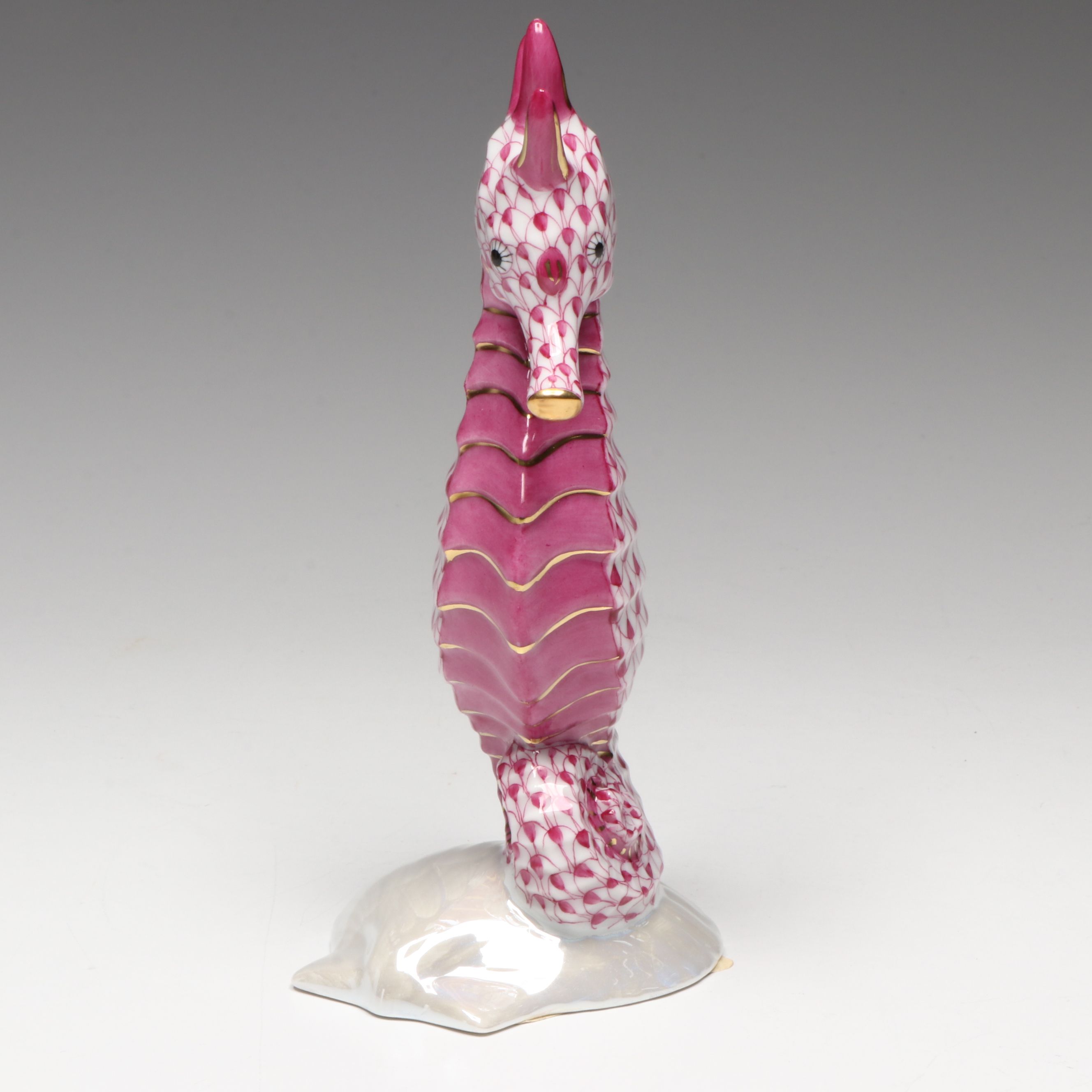 Herend Raspberry Fishnet with Gold "Seahorse on Scallop Shell" Figurine