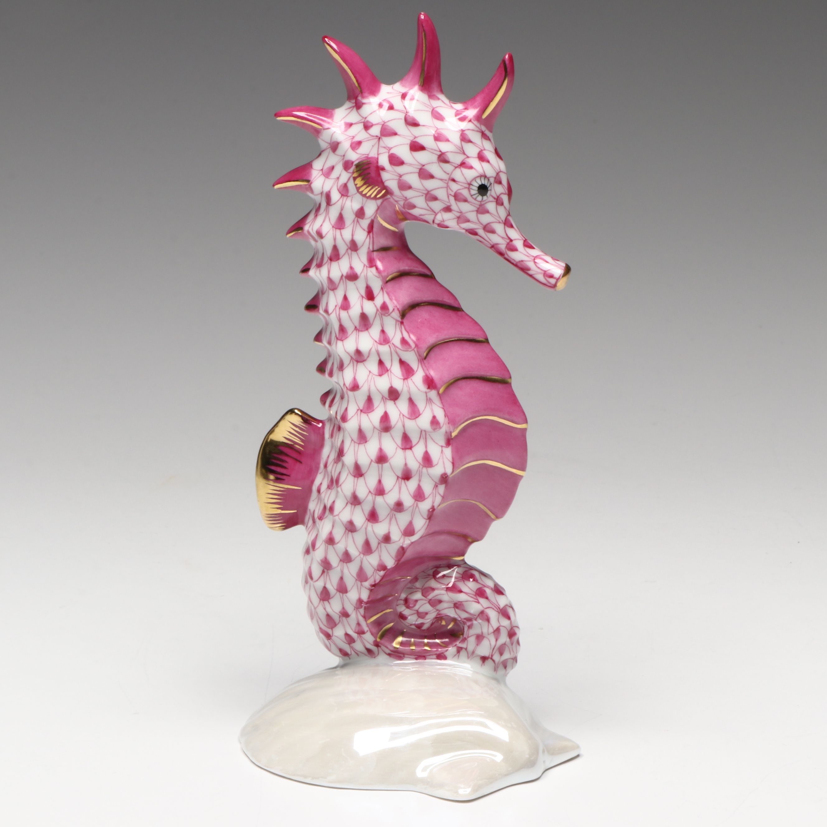 Herend Raspberry Fishnet with Gold "Seahorse on Scallop Shell" Figurine