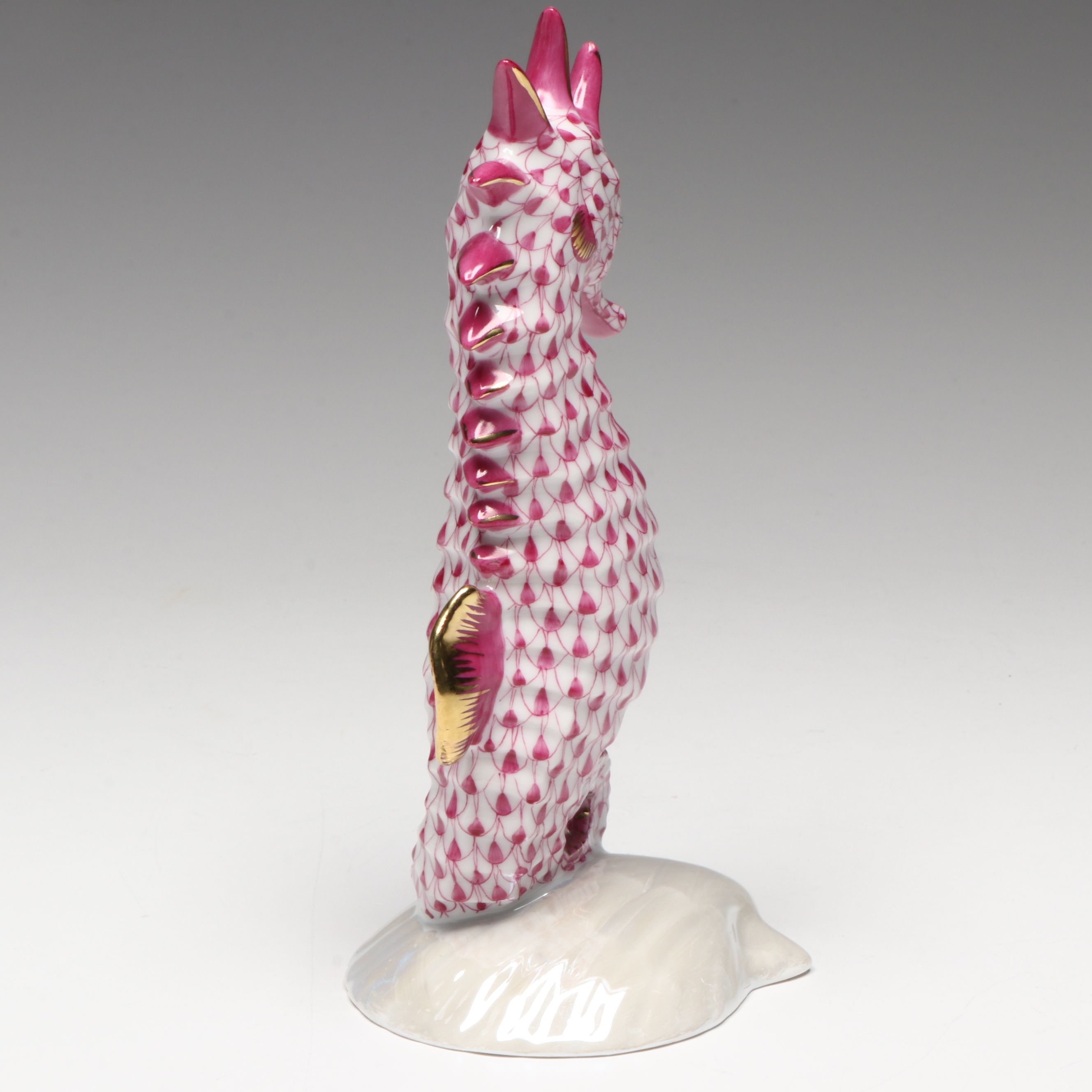 Herend Raspberry Fishnet with Gold "Seahorse on Scallop Shell" Figurine