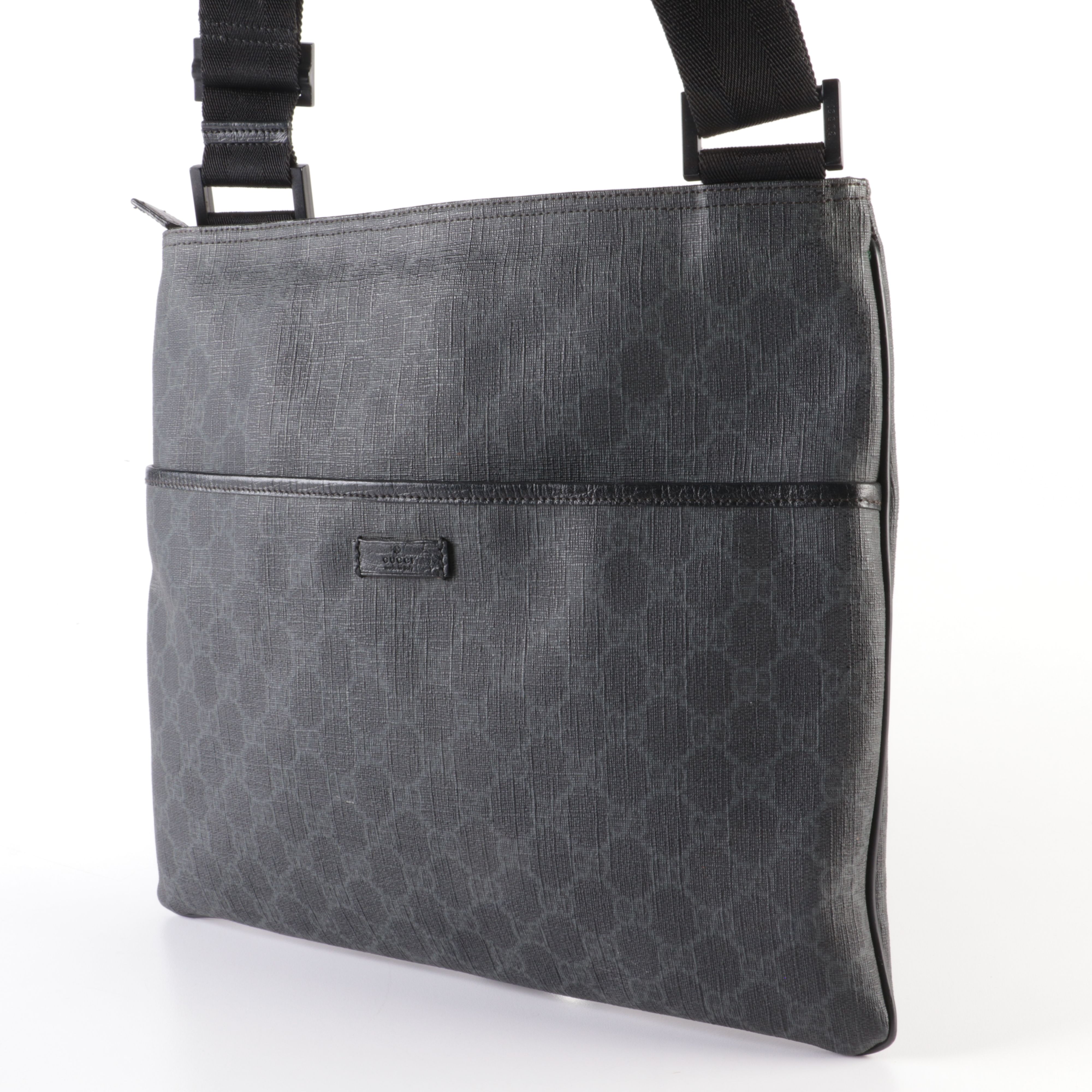 Gucci Messenger Bag in Monogram GG Supreme Canvas