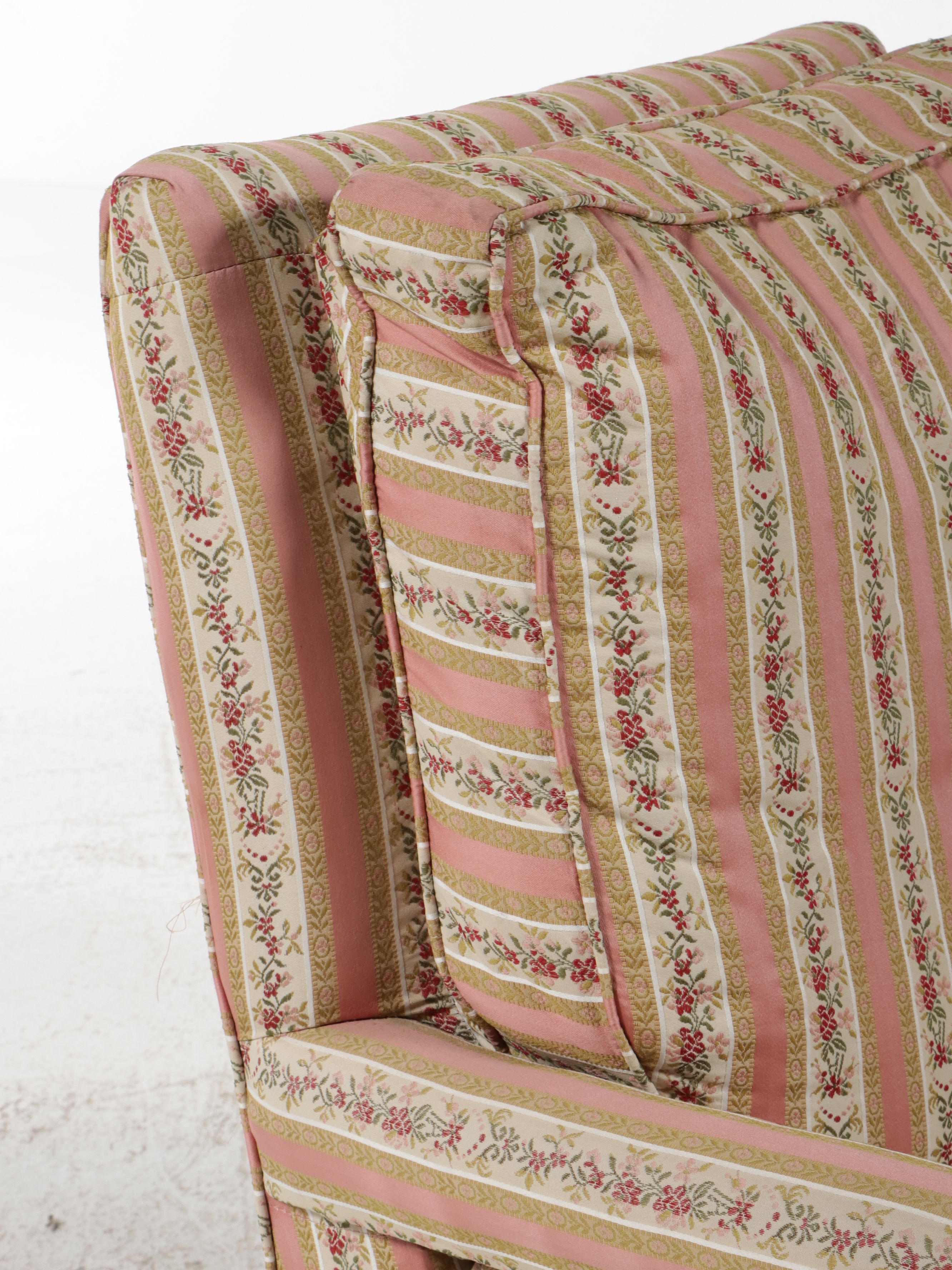 French Louis XV Style Pink Floral Upholstered Lounge Chair