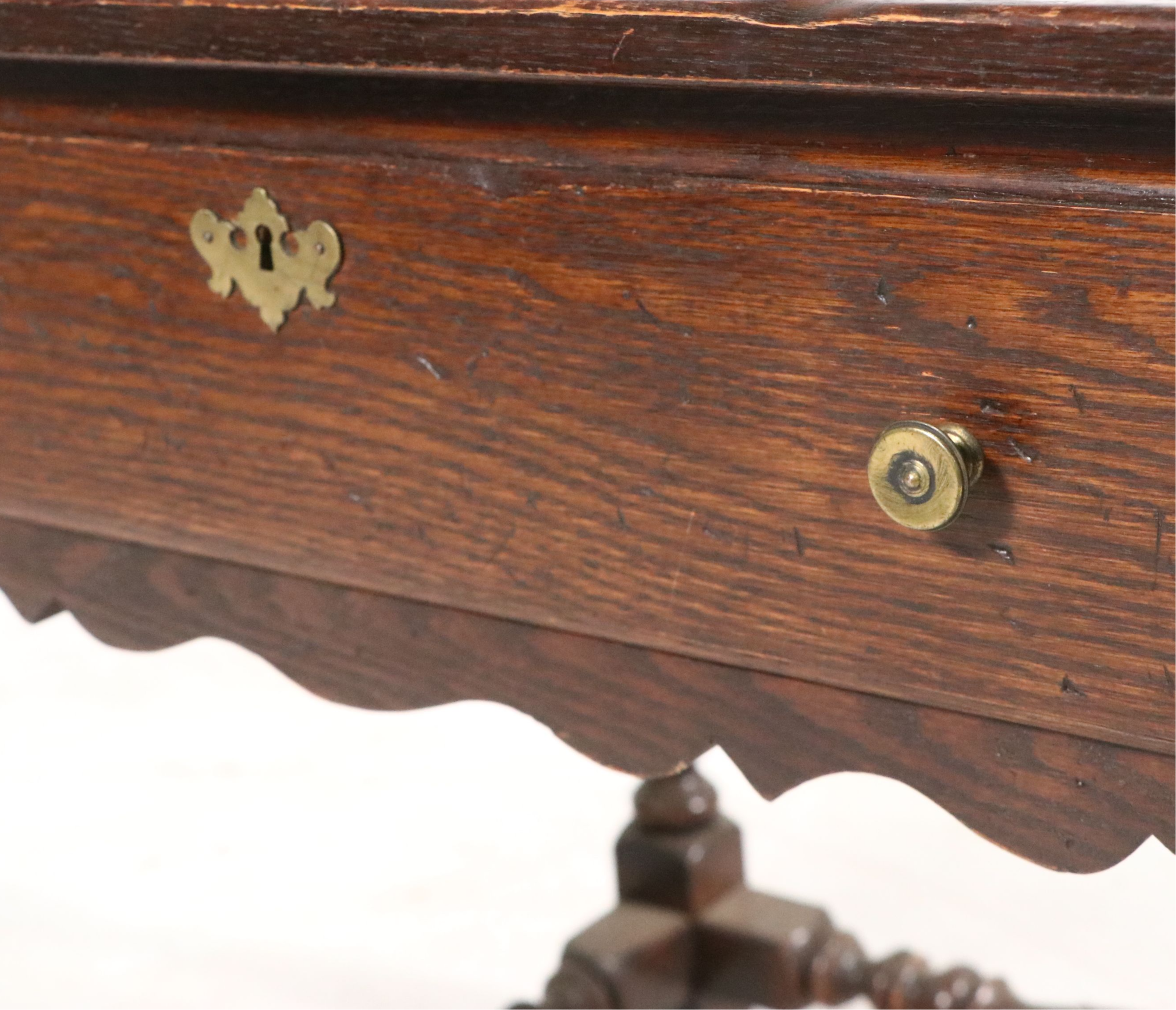 Cushman Classics Colonial Revival Oak Tavern Table