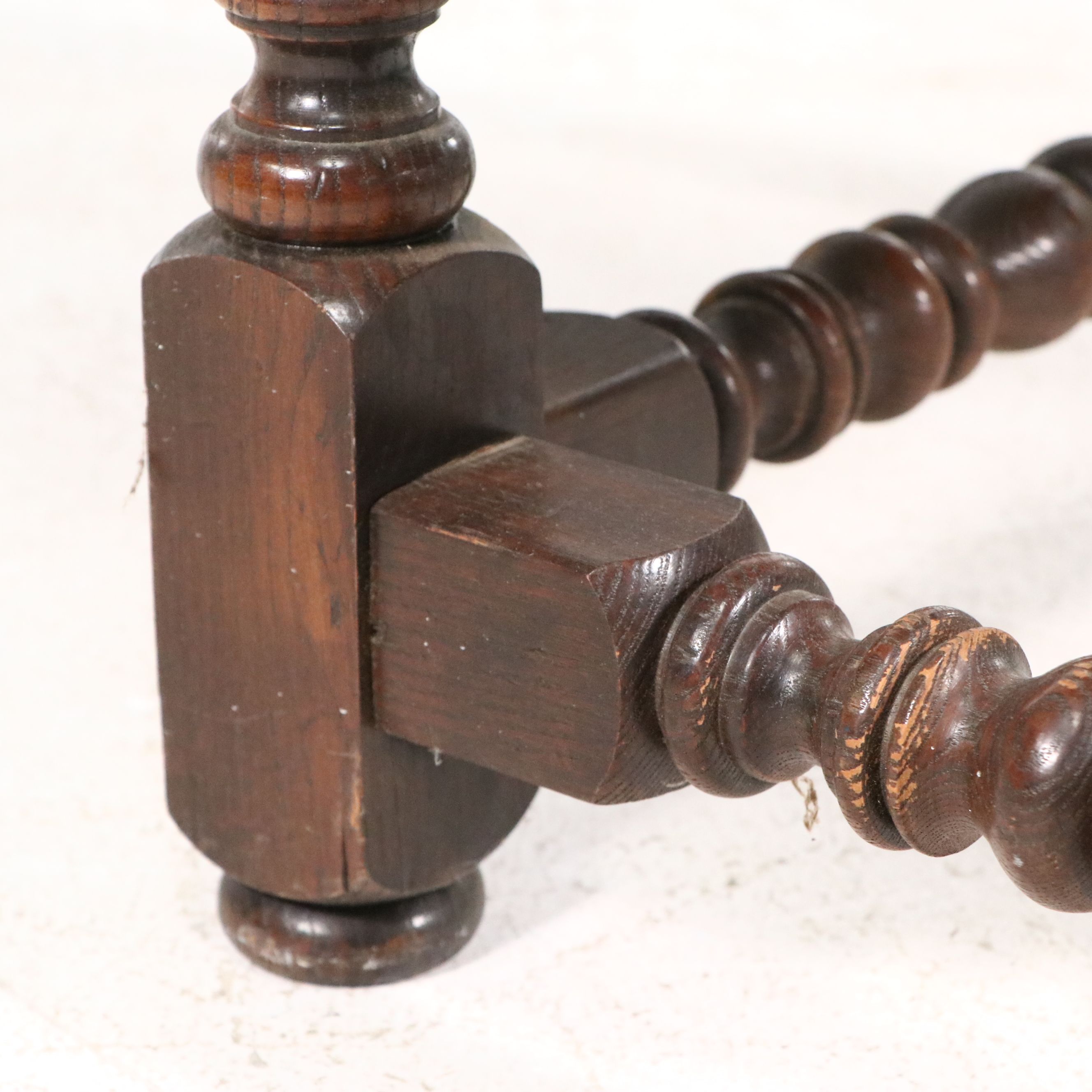 Cushman Classics Colonial Revival Oak Tavern Table