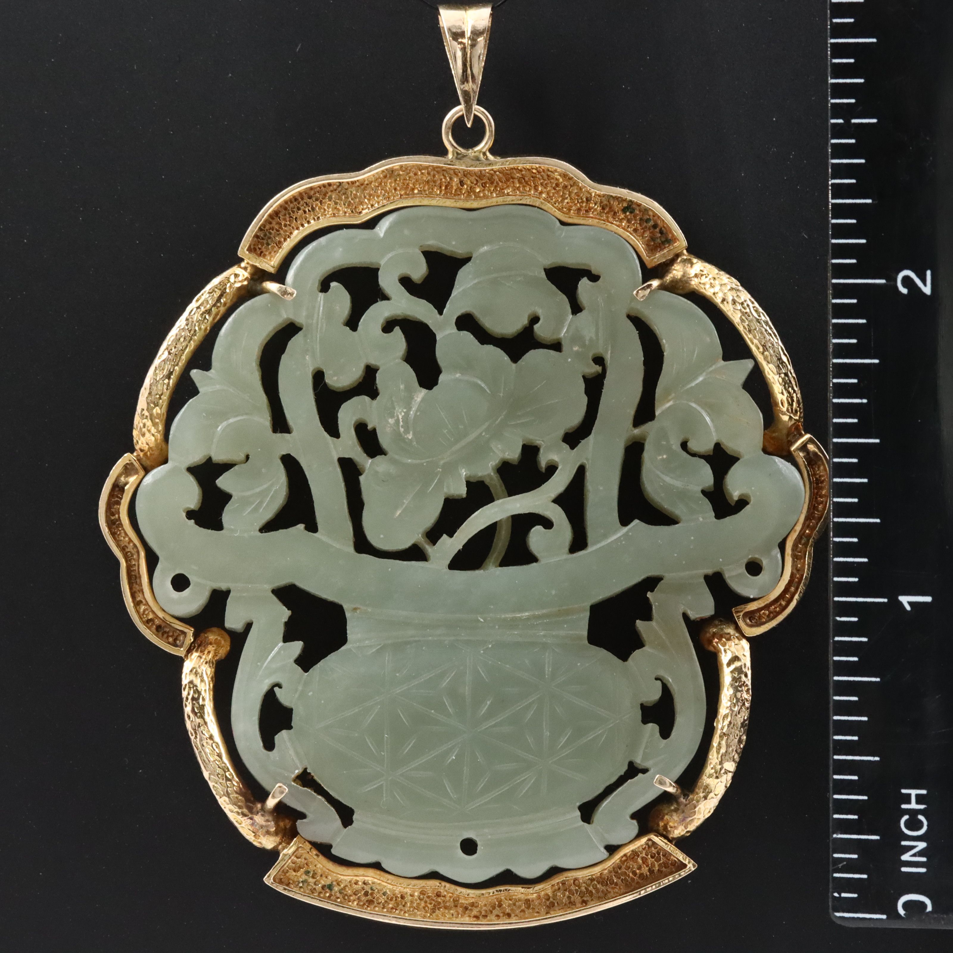 14K Carved Serpentine Pendant