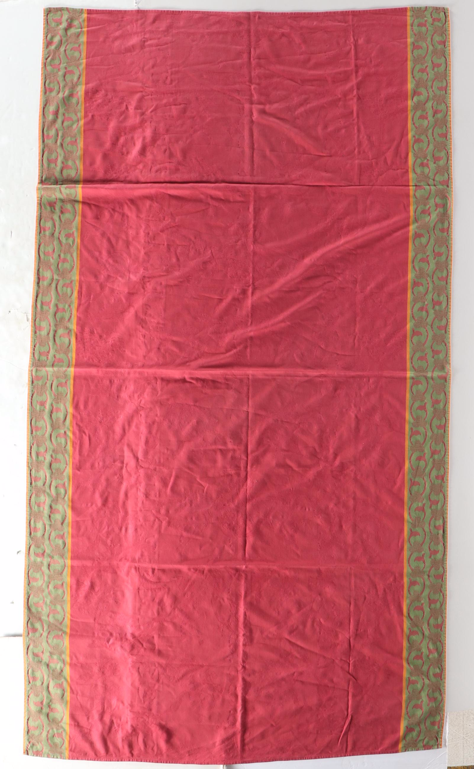 Le Jacquard Français Linen Table Runner with More Table Linens