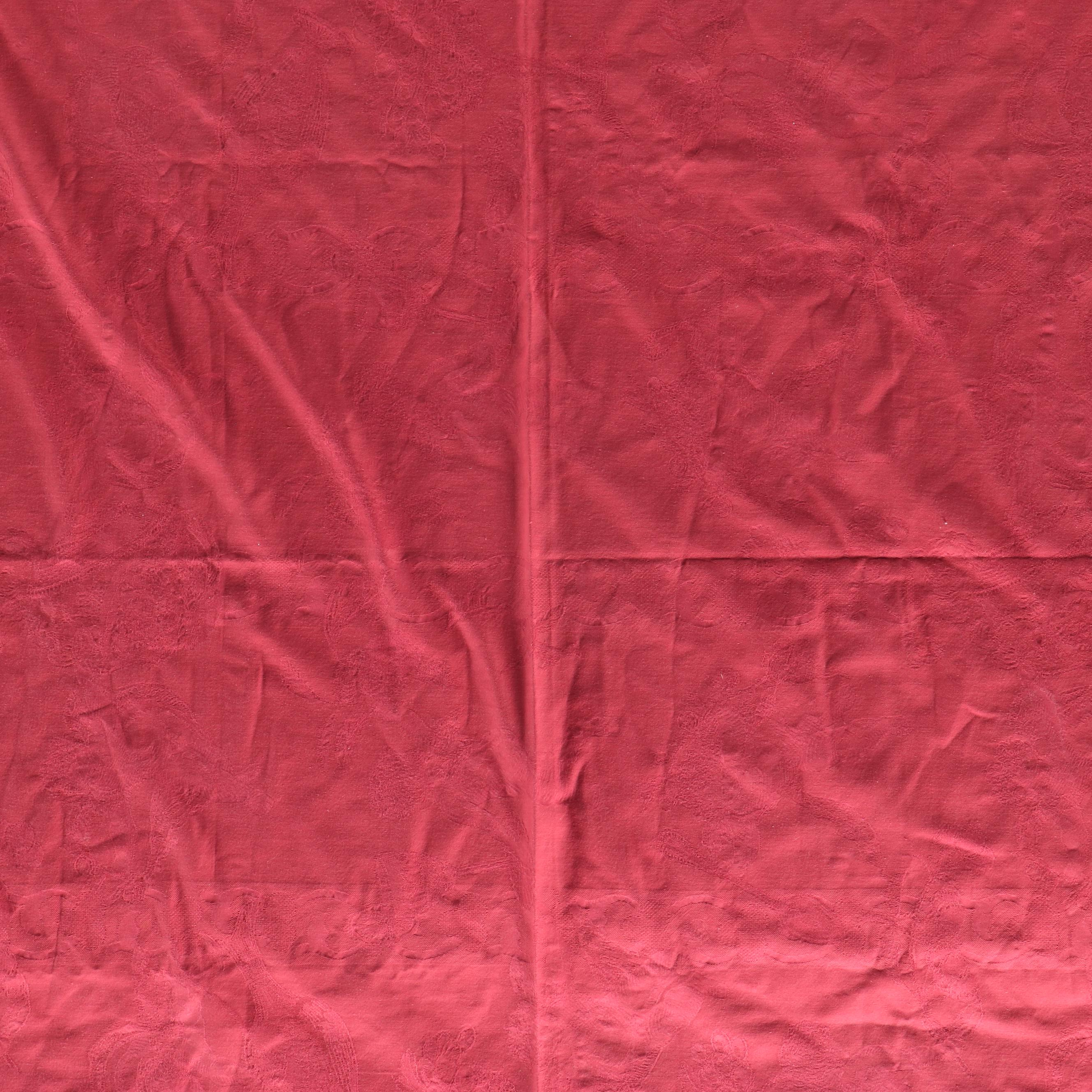 Le Jacquard Français Linen Table Runner with More Table Linens