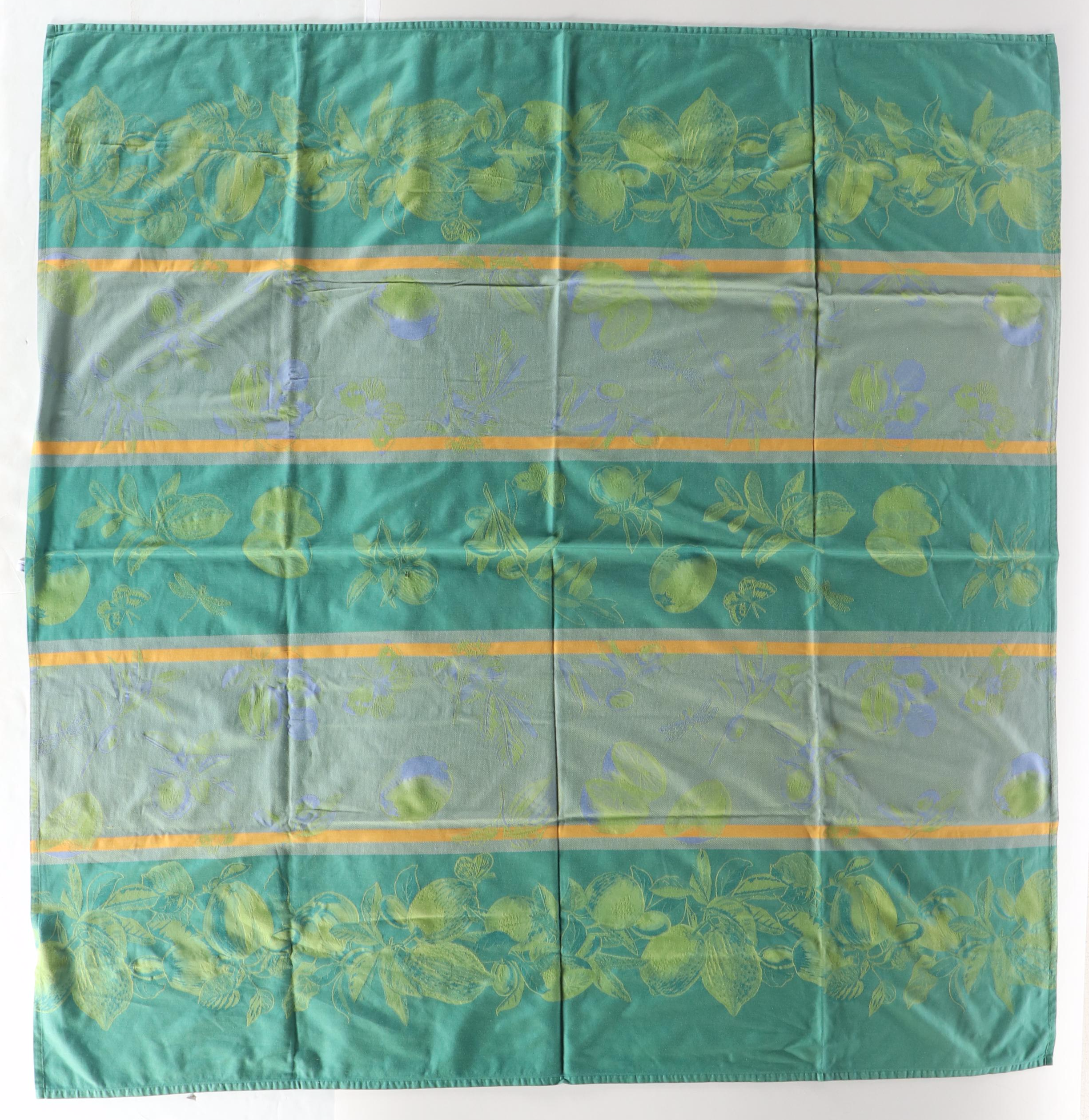 Le Jacquard Français Linen Table Runner with More Table Linens